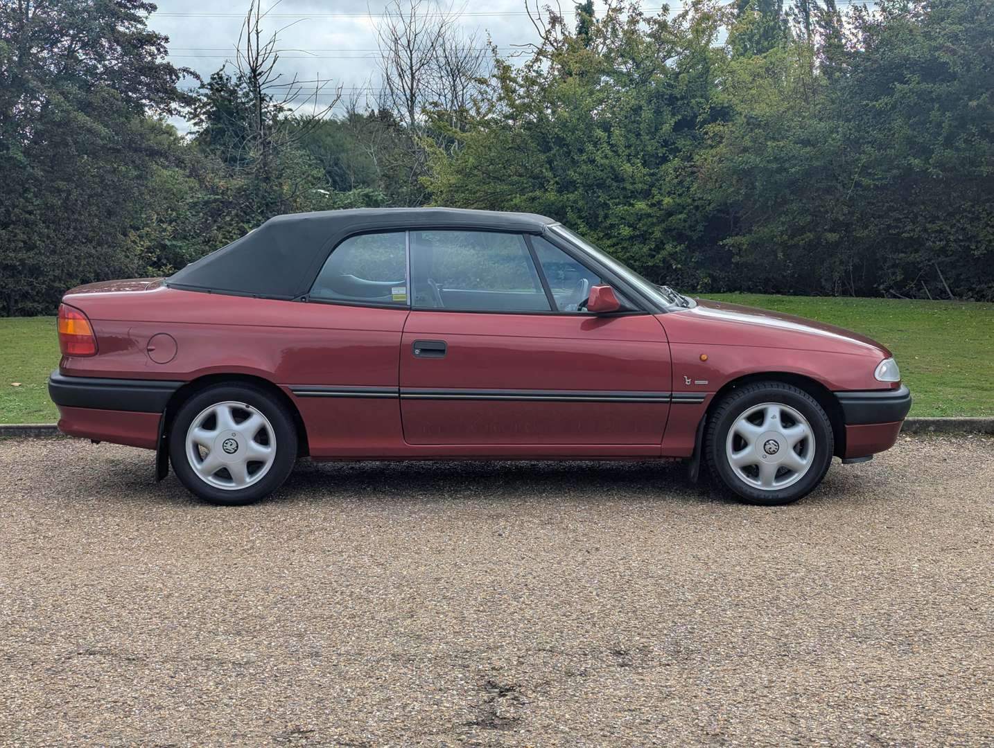 <p>1994 VAUXHALL ASTRA 2.0I BERTONE CONVERTIBLE</p>