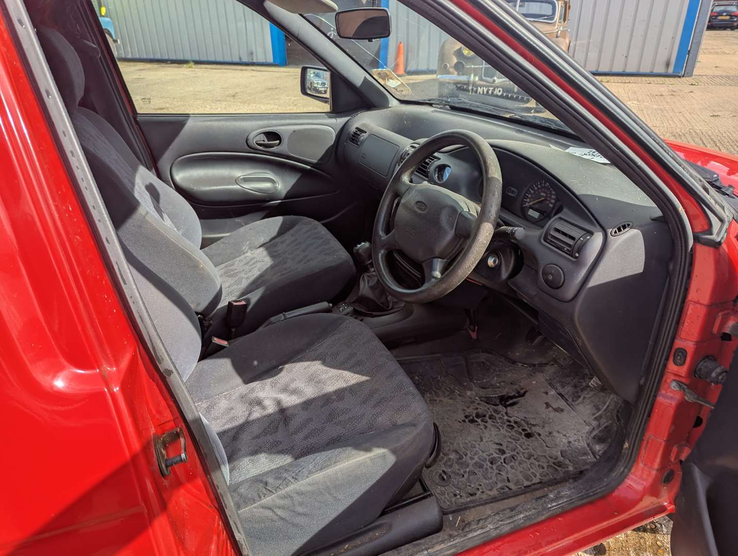 <p>2001 FORD ESCORT VAN 75TD</p>