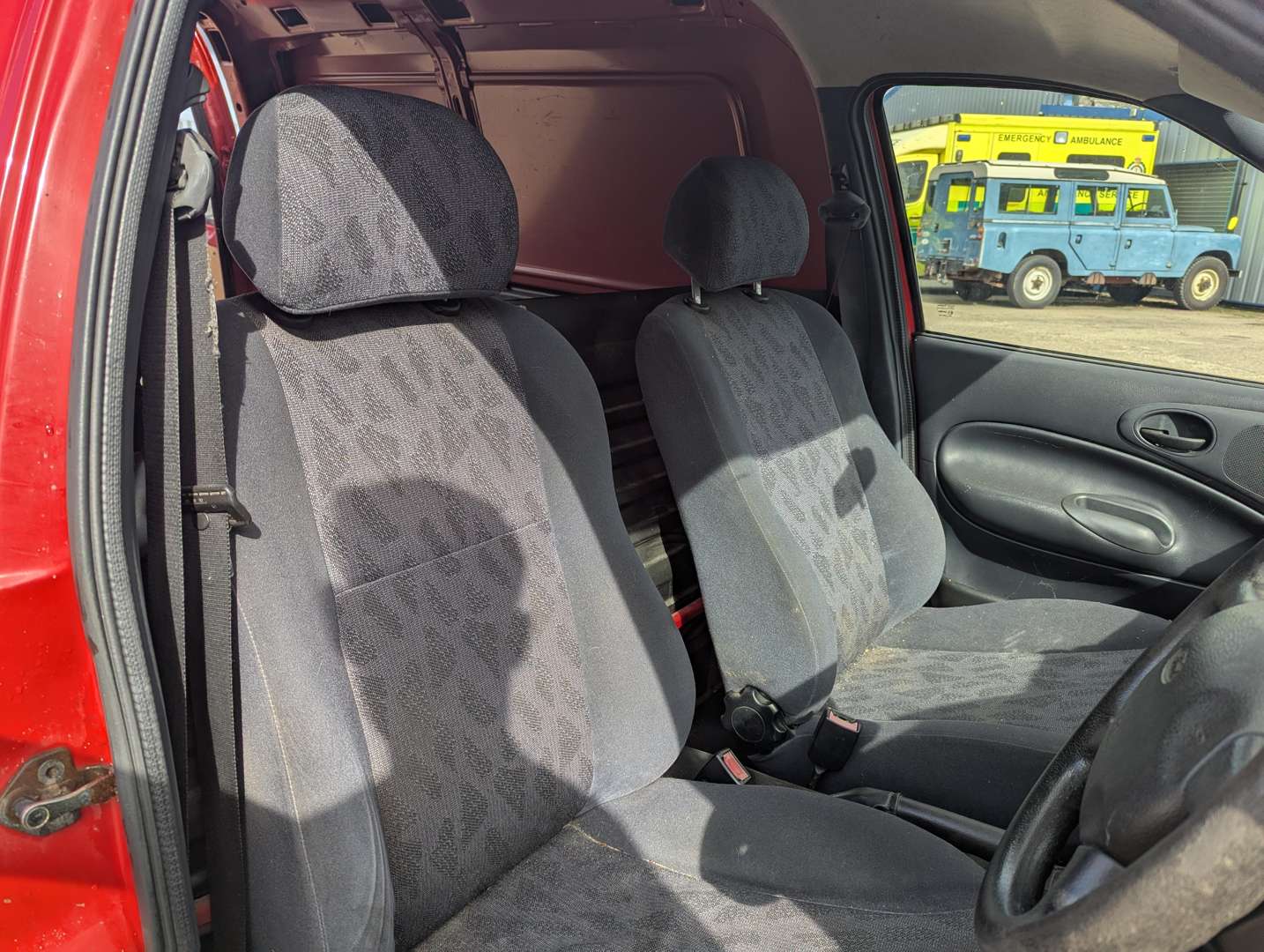 <p>2001 FORD ESCORT VAN 75TD</p>