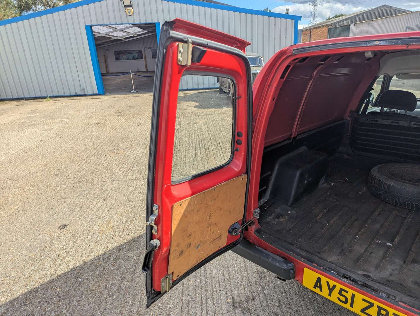 <p>2001 FORD ESCORT VAN 75TD</p>