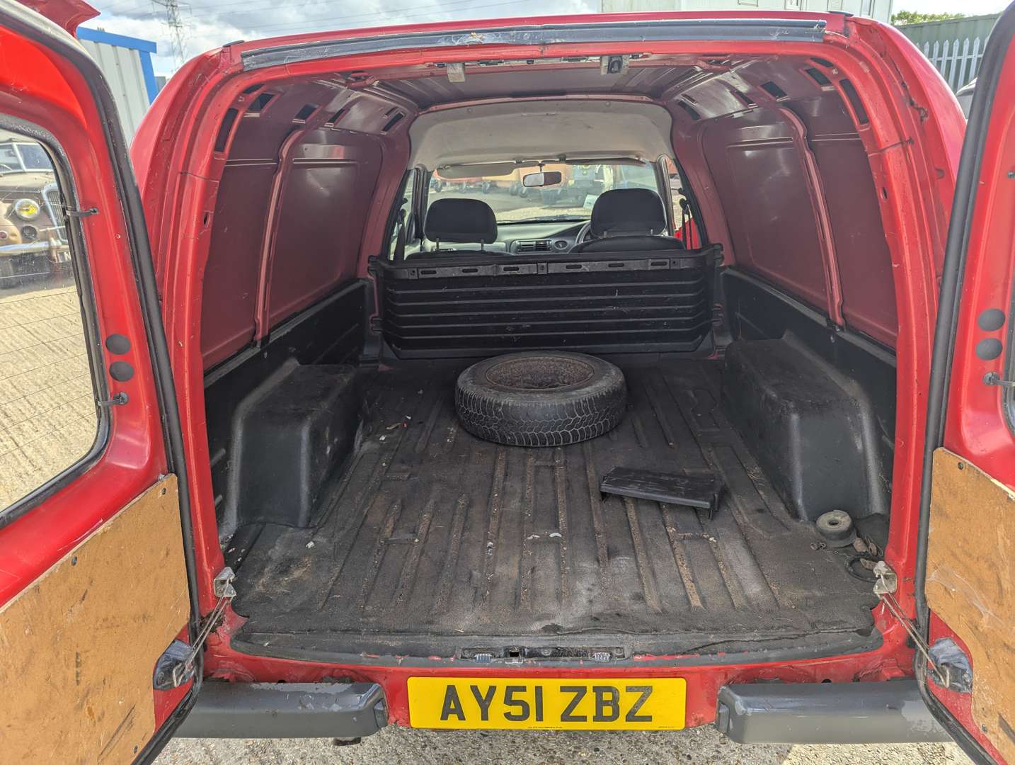 <p>2001 FORD ESCORT VAN 75TD</p>