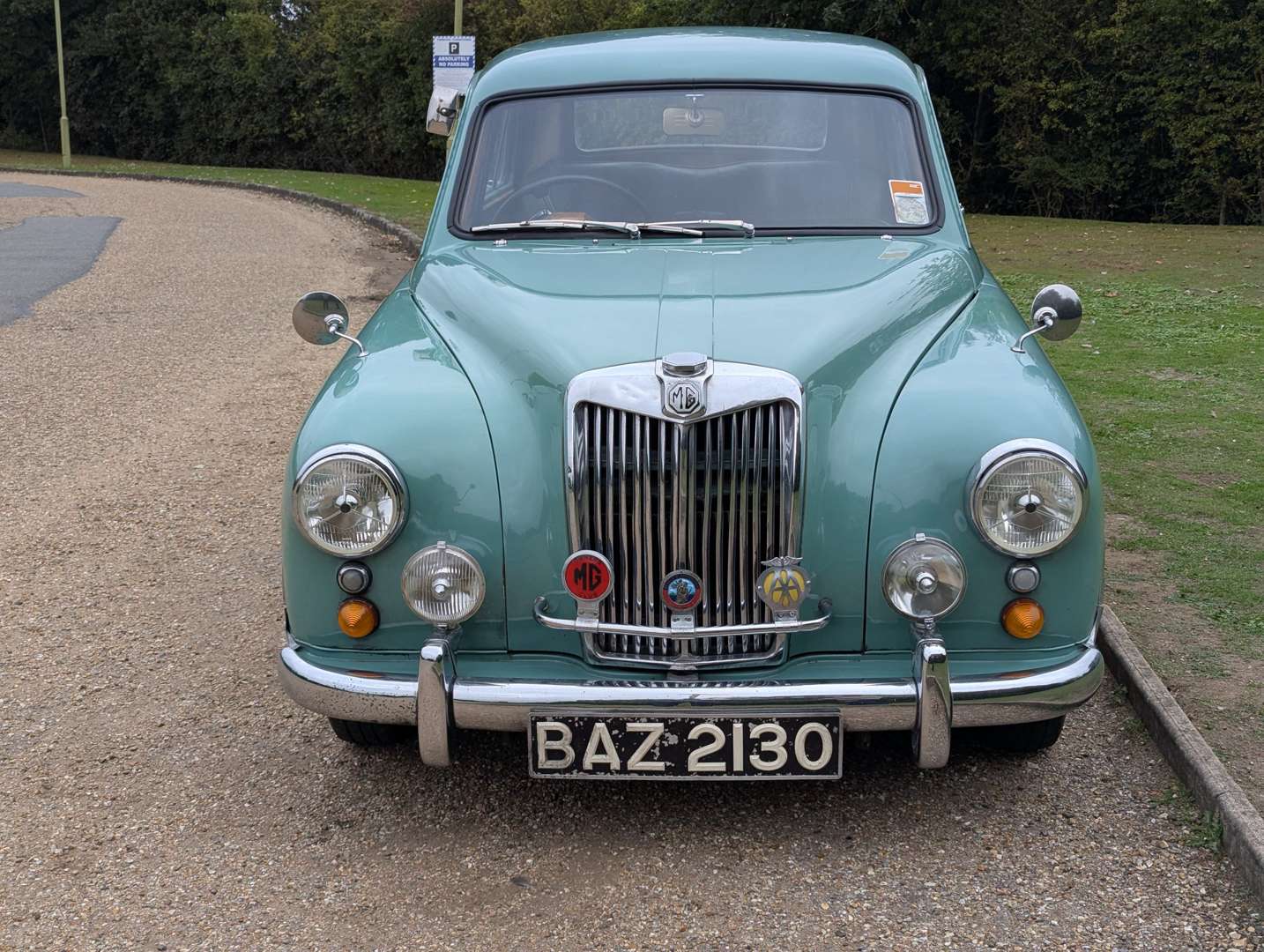 <p>1955 MG MAGNETTE</p>