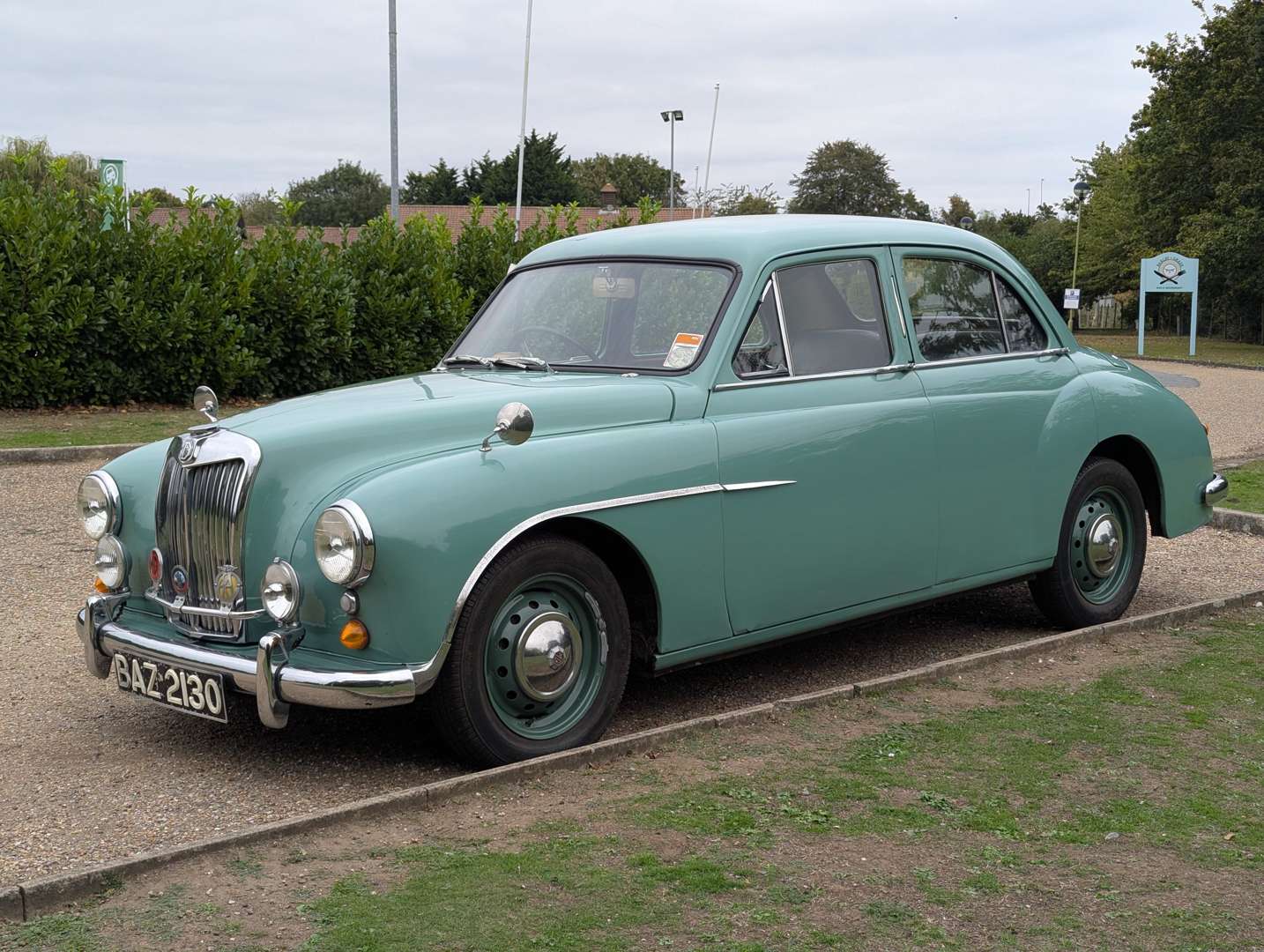 <p>1955 MG MAGNETTE</p>