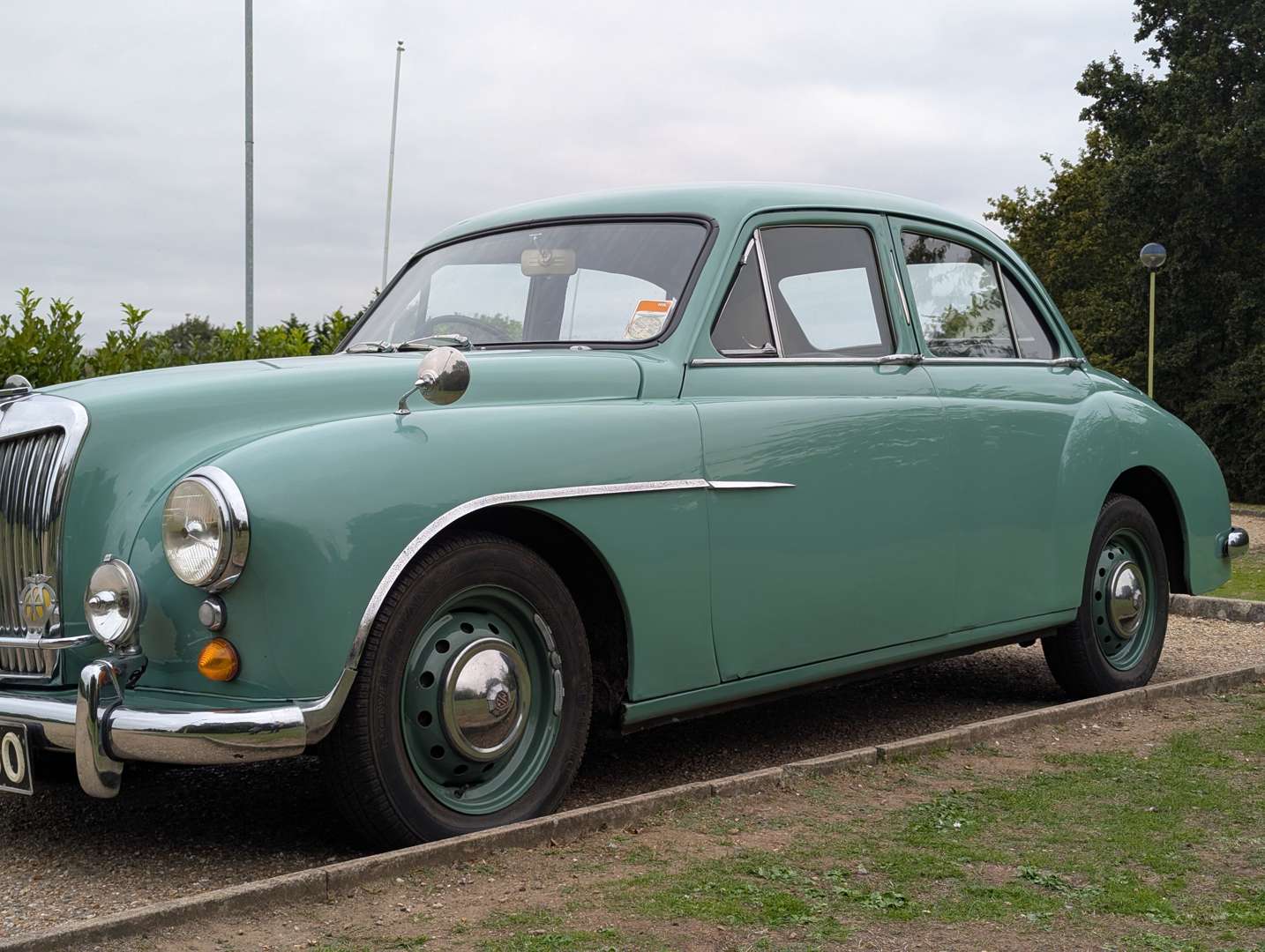 <p>1955 MG MAGNETTE</p>