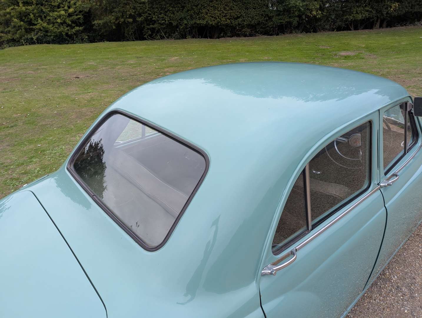 <p>1955 MG MAGNETTE</p>