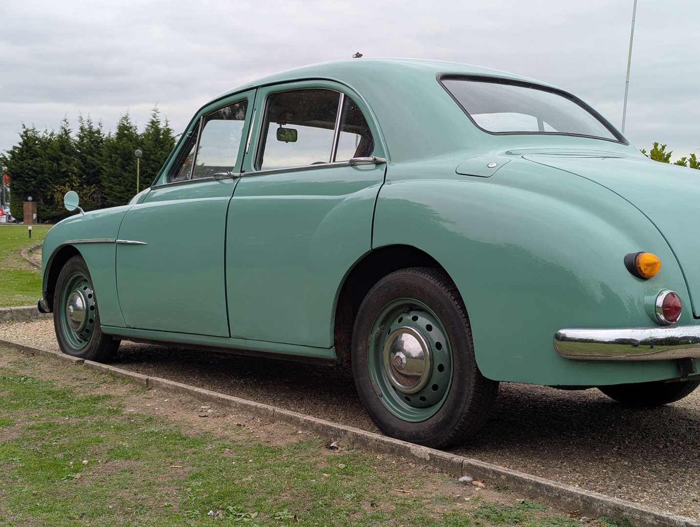 <p>1955 MG MAGNETTE</p>
