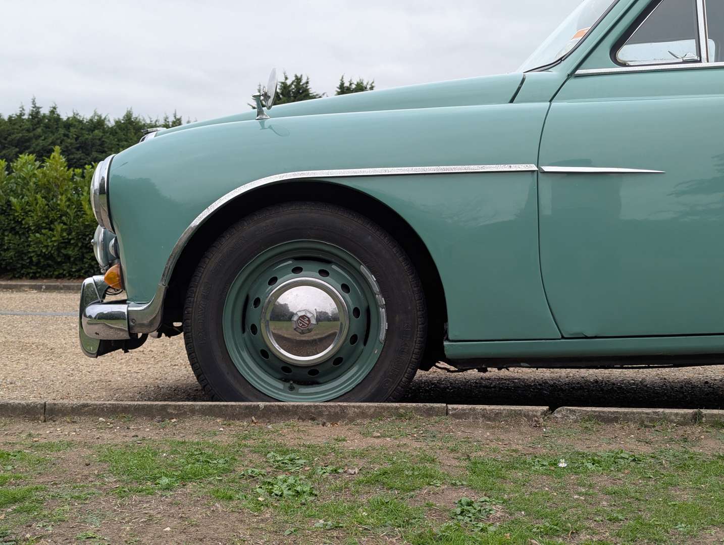 <p>1955 MG MAGNETTE</p>