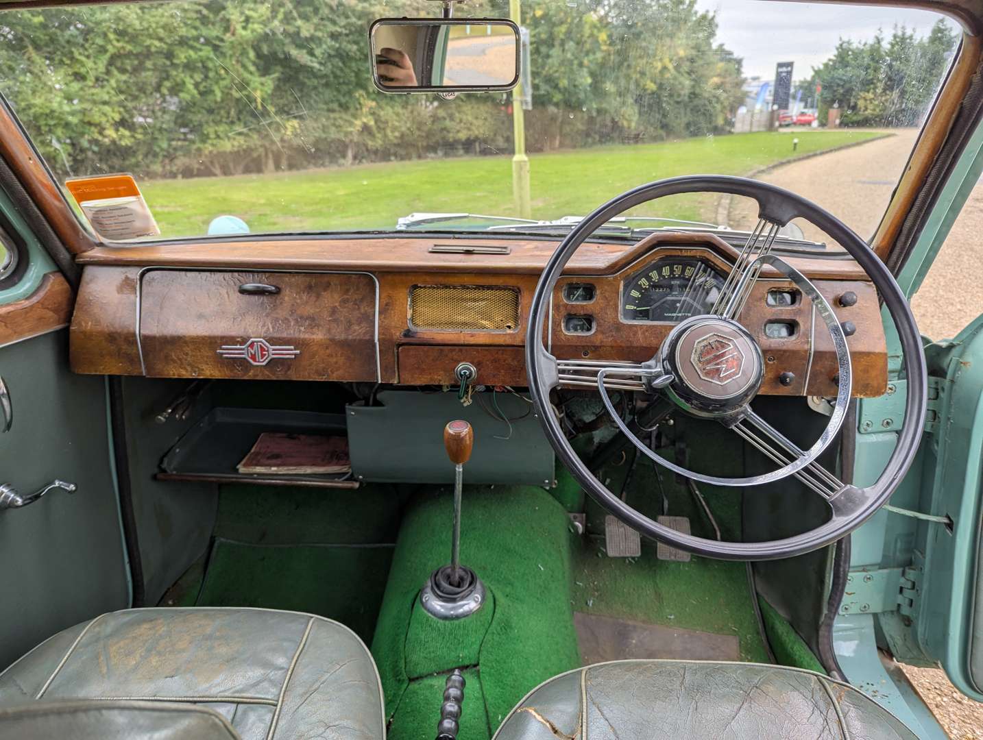 <p>1955 MG MAGNETTE</p>