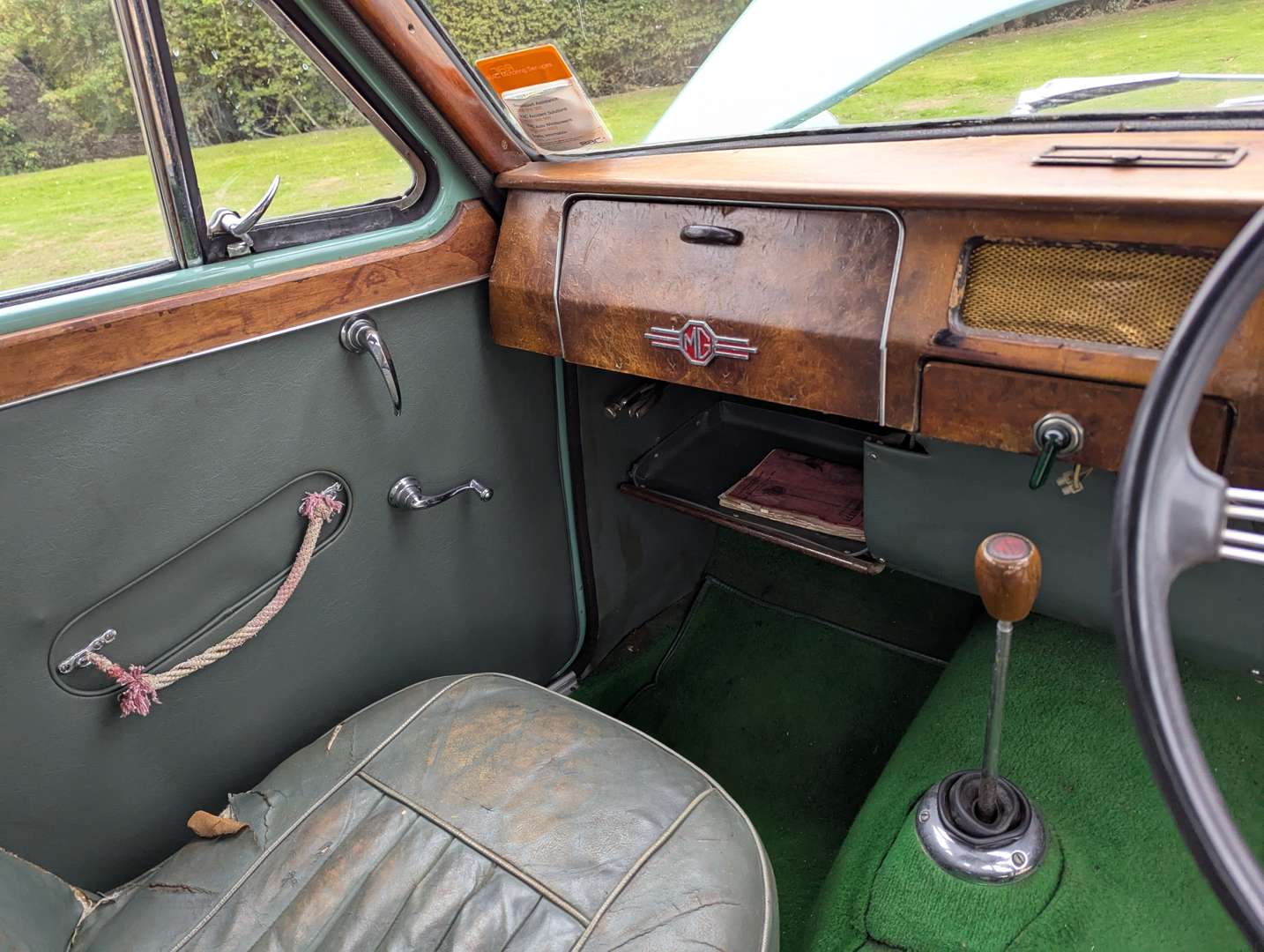 <p>1955 MG MAGNETTE</p>