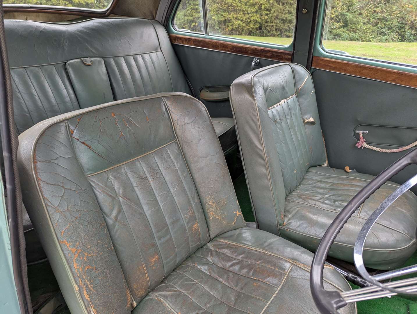 <p>1955 MG MAGNETTE</p>