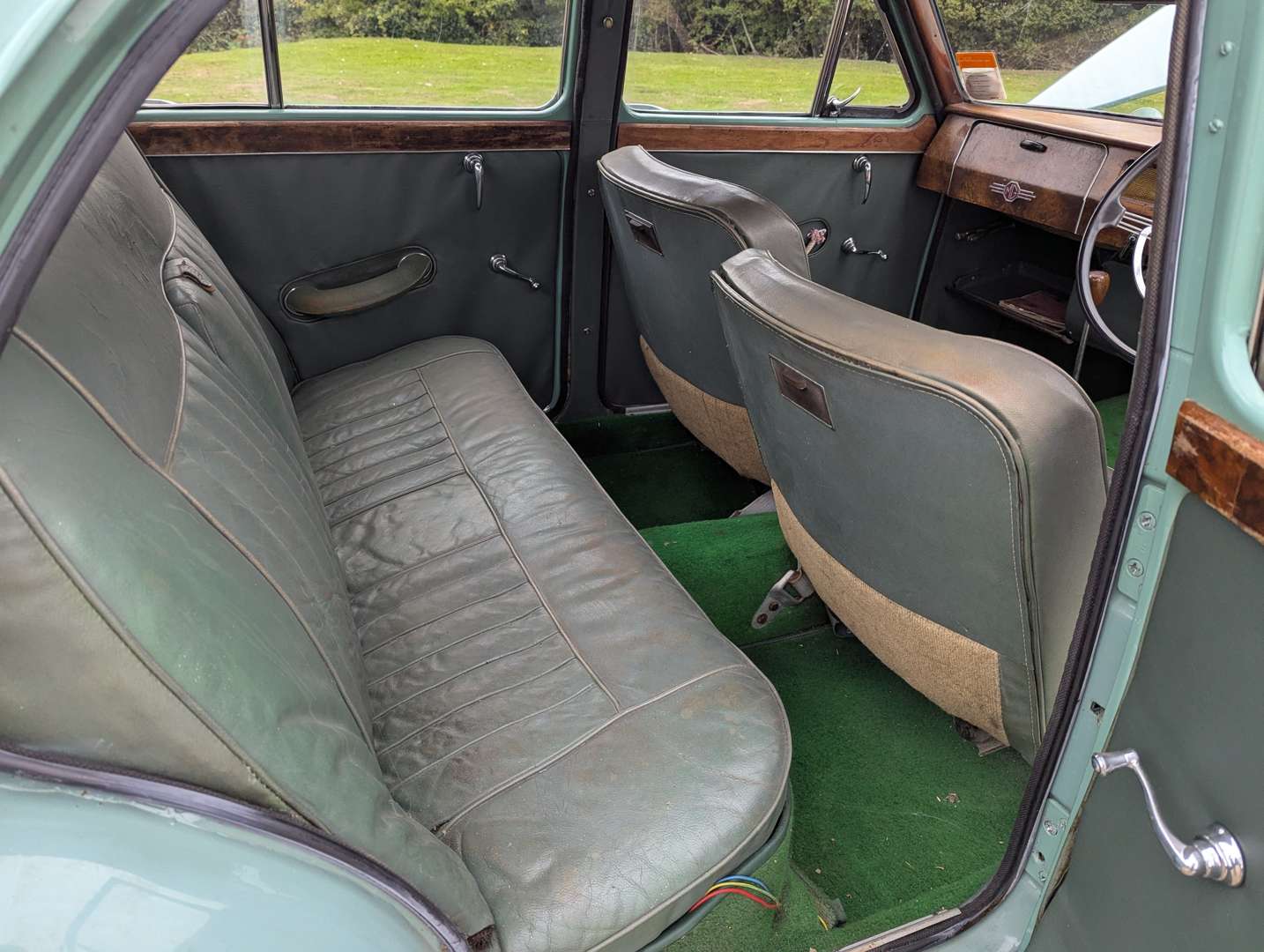 <p>1955 MG MAGNETTE</p>