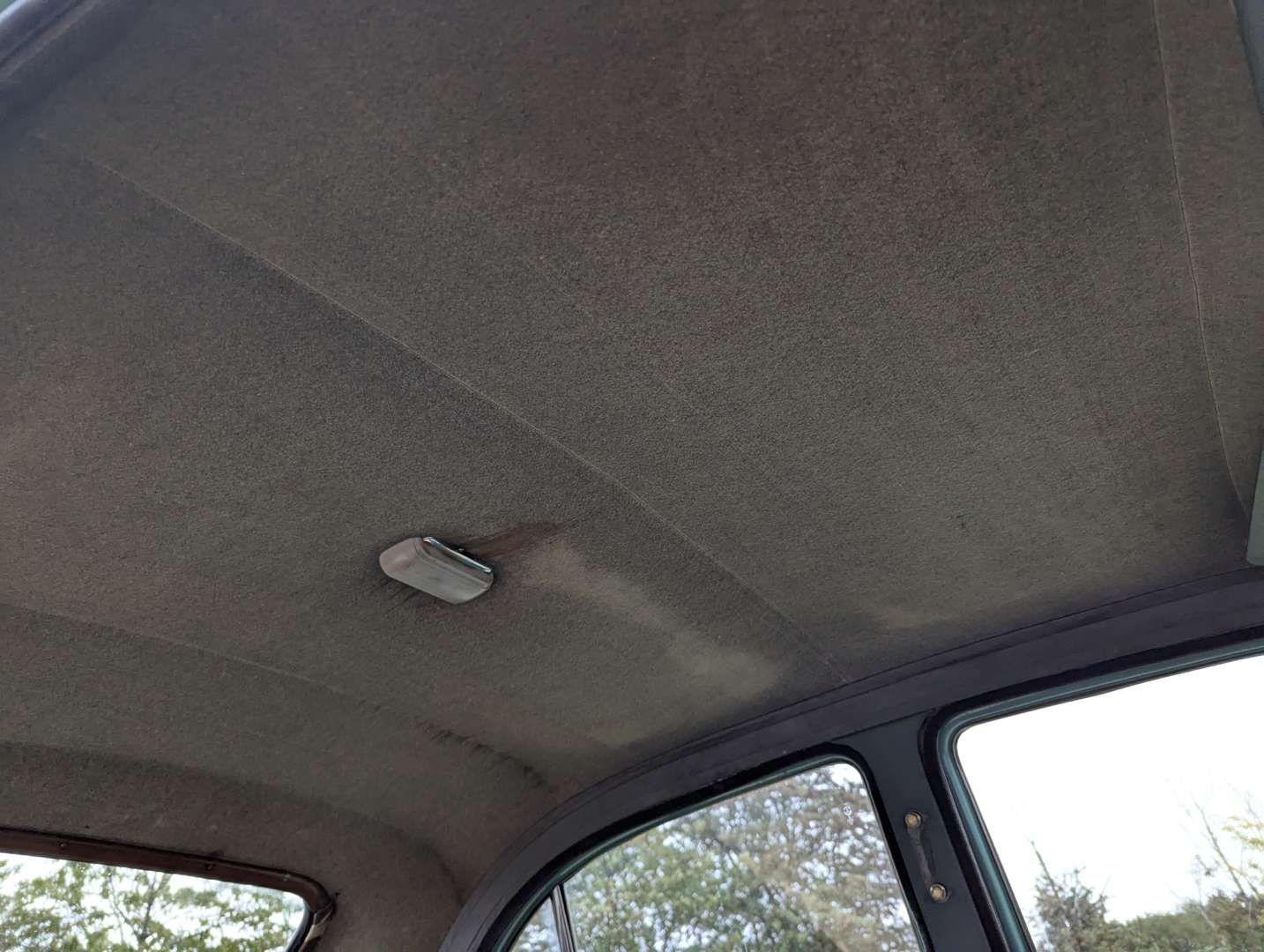 <p>1955 MG MAGNETTE</p>