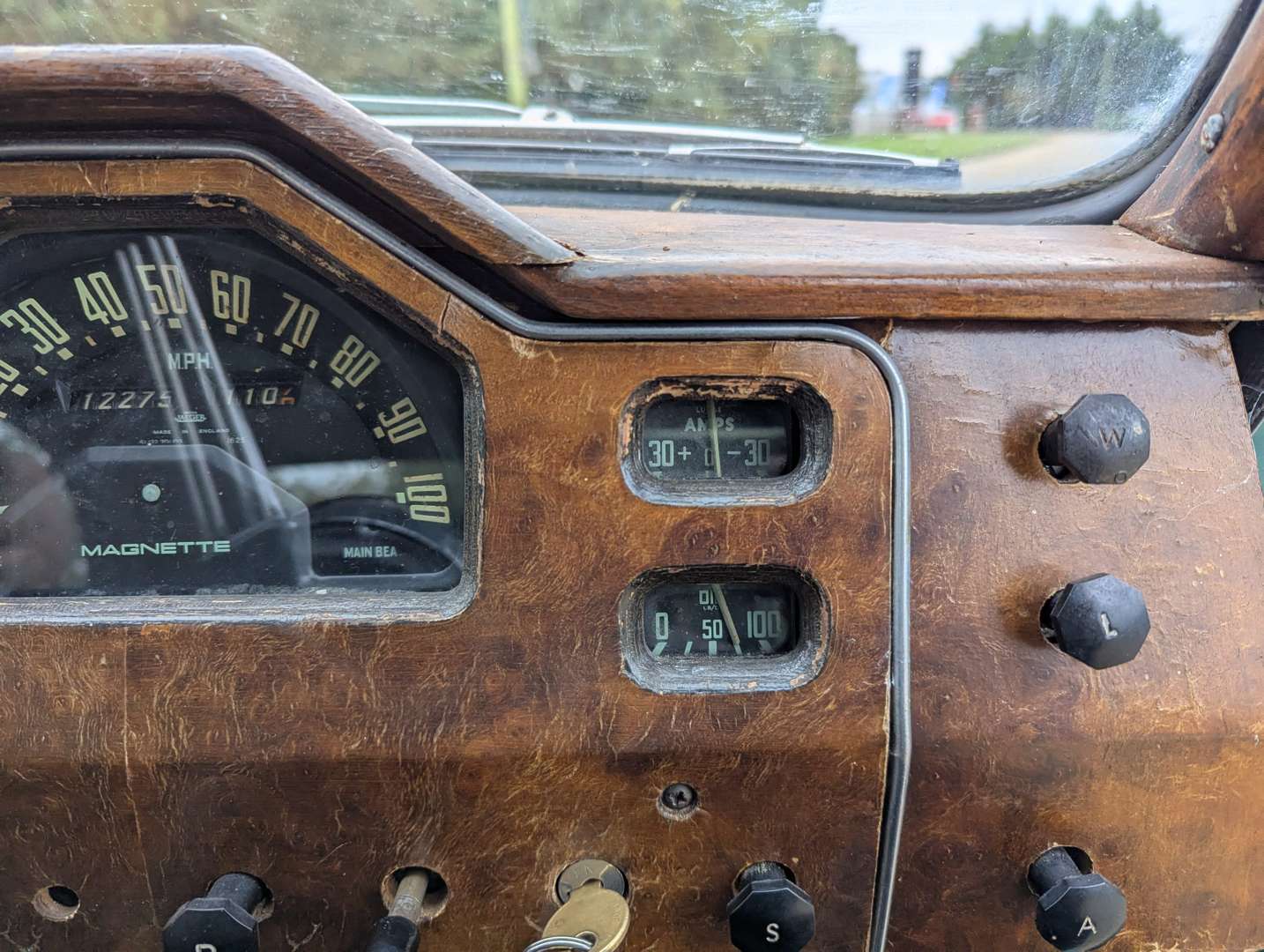 <p>1955 MG MAGNETTE</p>