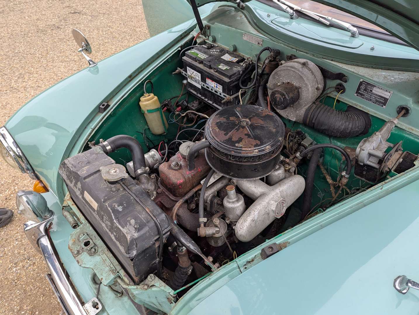 <p>1955 MG MAGNETTE</p>