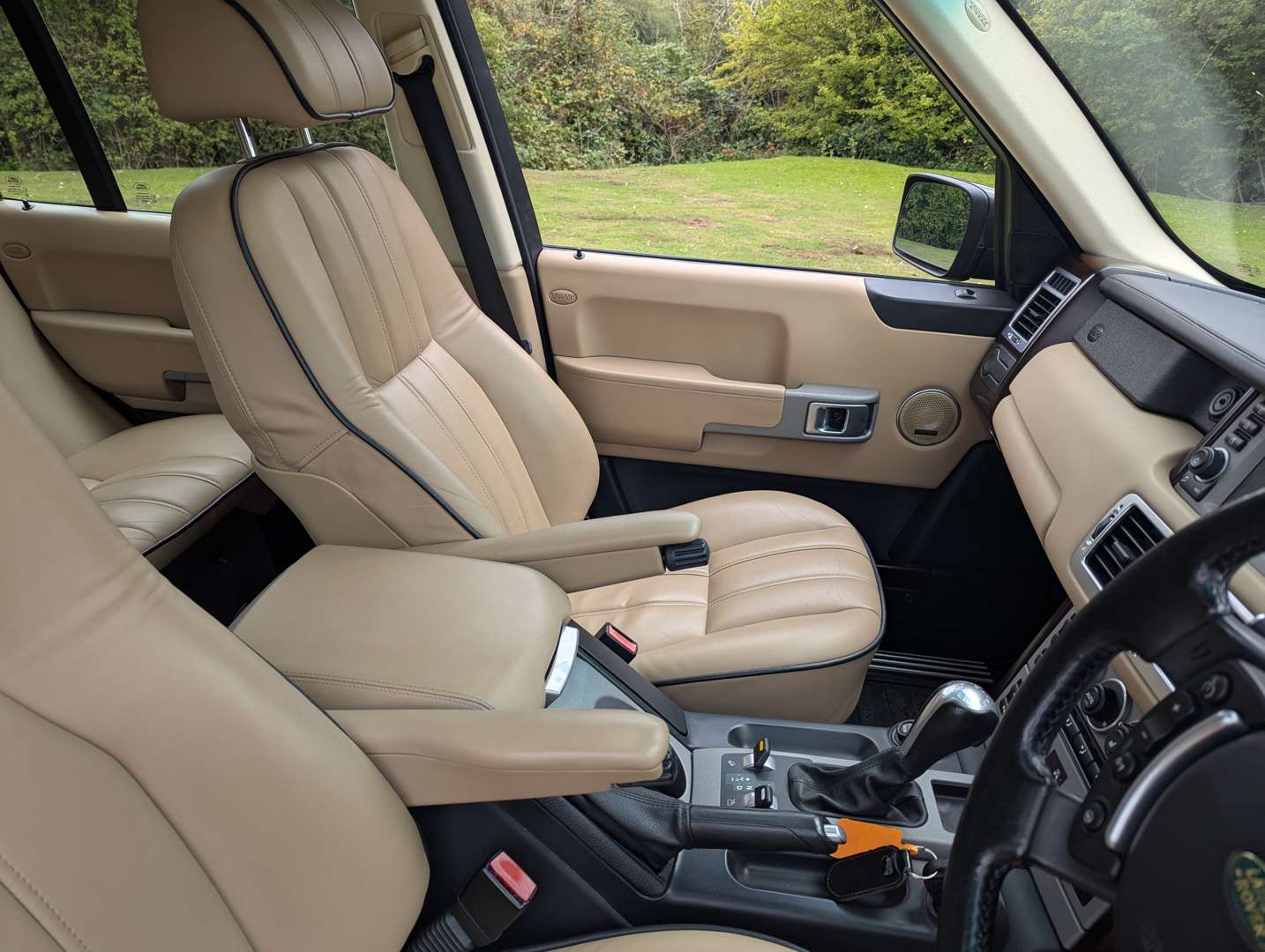 <p>2005 RANGE ROVER VOGUE V8 4.4</p>