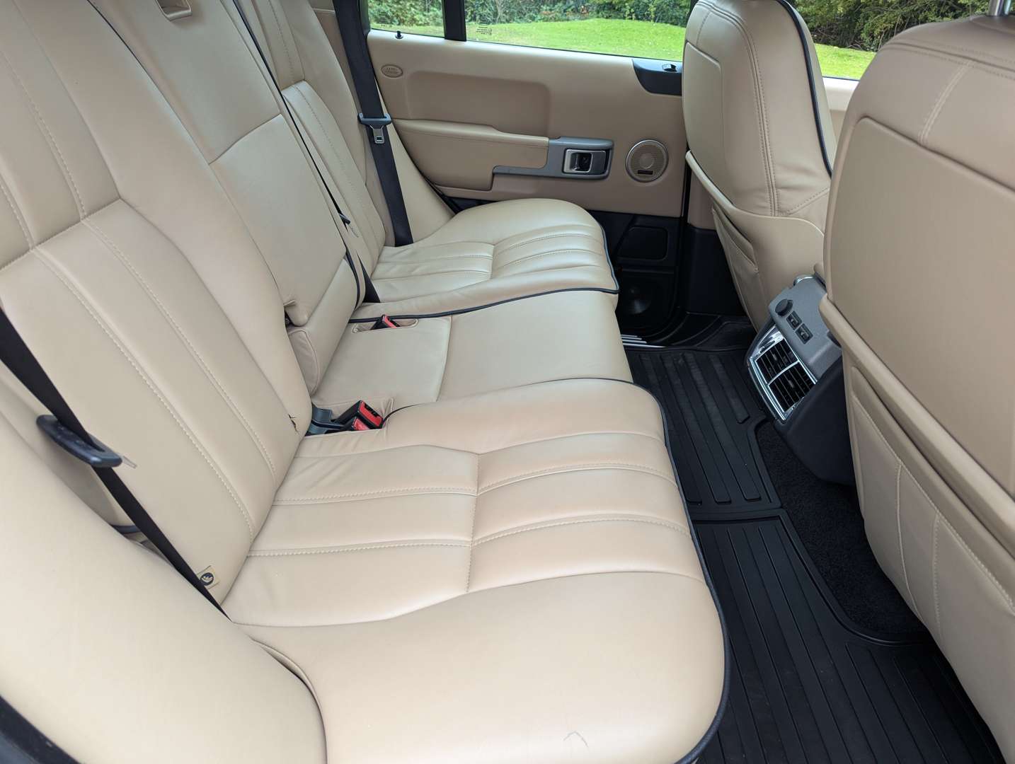 <p>2005 RANGE ROVER VOGUE V8 4.4</p>