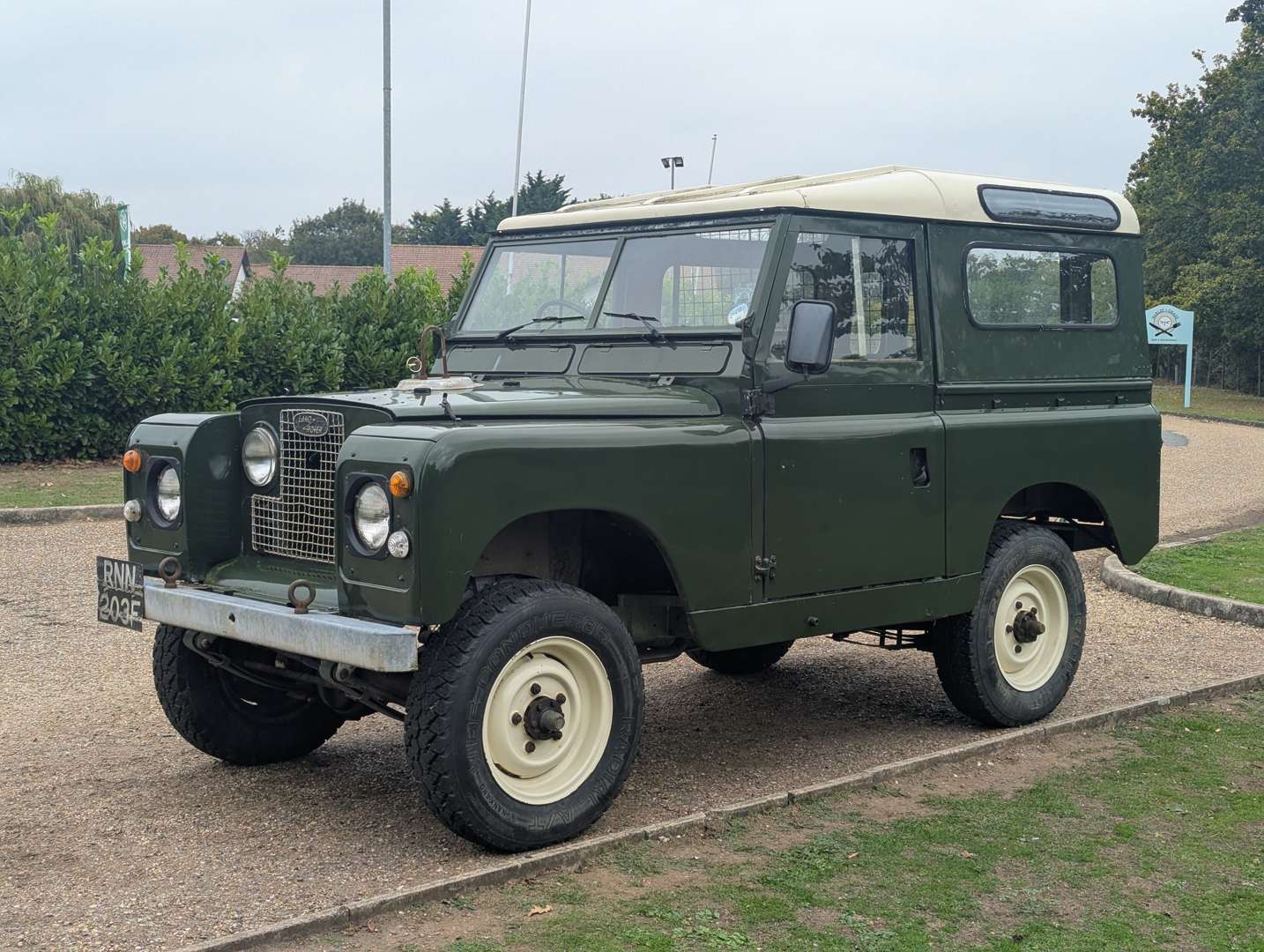 <p>1968 LAND ROVER SERIES IIA</p>