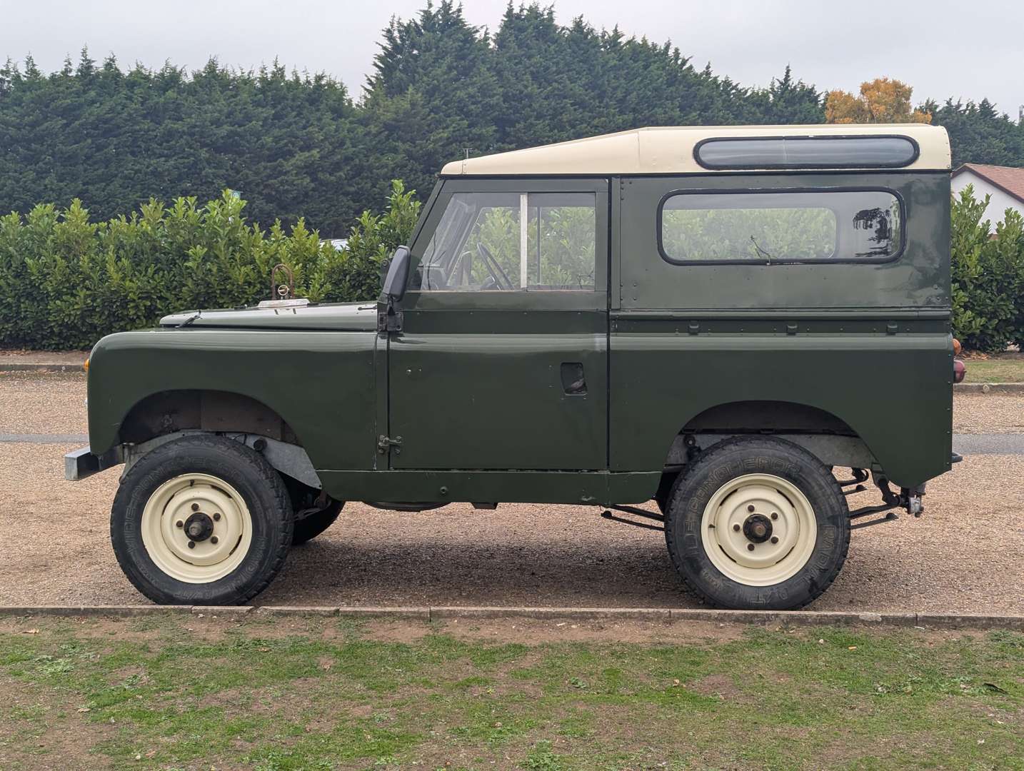 <p>1968 LAND ROVER SERIES IIA</p>
