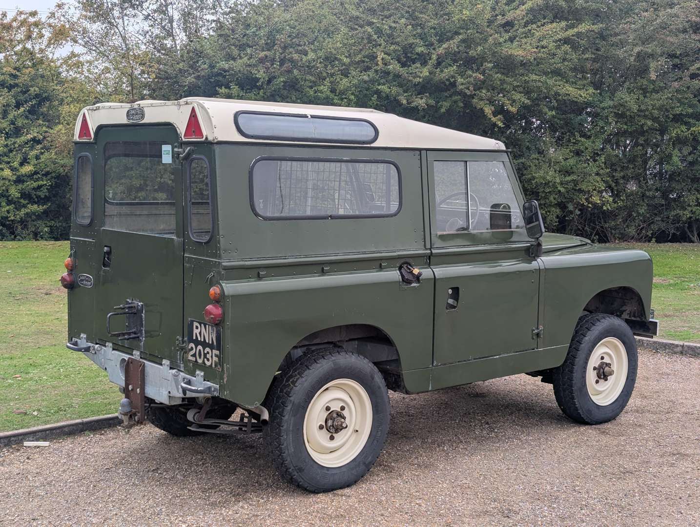 <p>1968 LAND ROVER SERIES IIA</p>