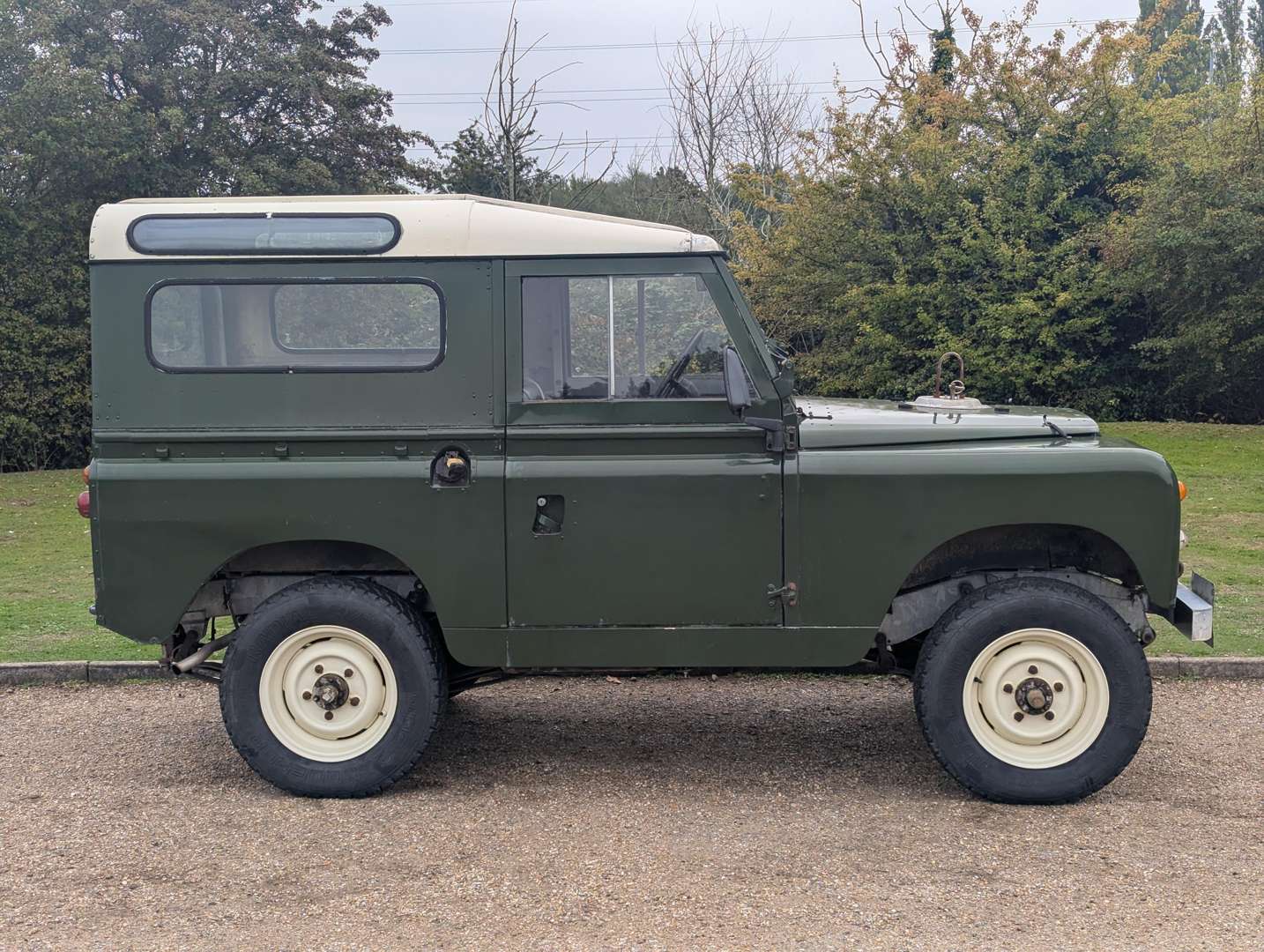 <p>1968 LAND ROVER SERIES IIA</p>