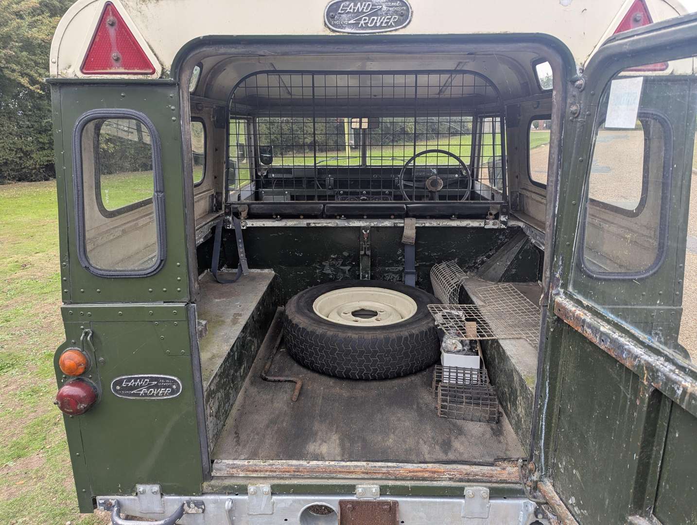 <p>1968 LAND ROVER SERIES IIA</p>