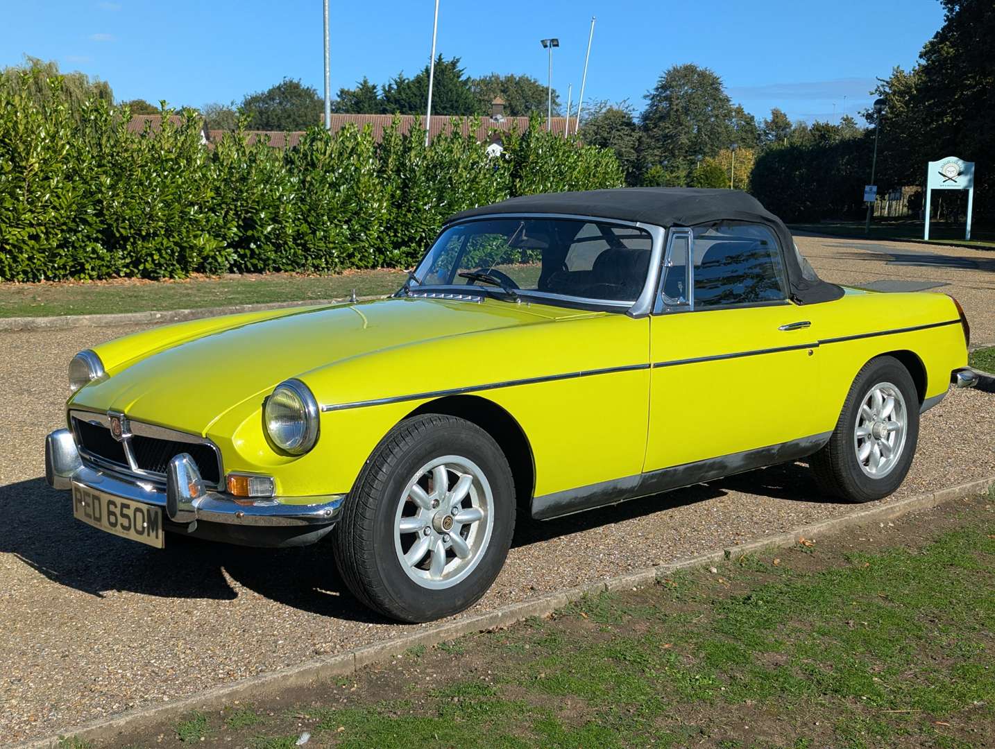 <p>1973 MG B ROADSTER</p>