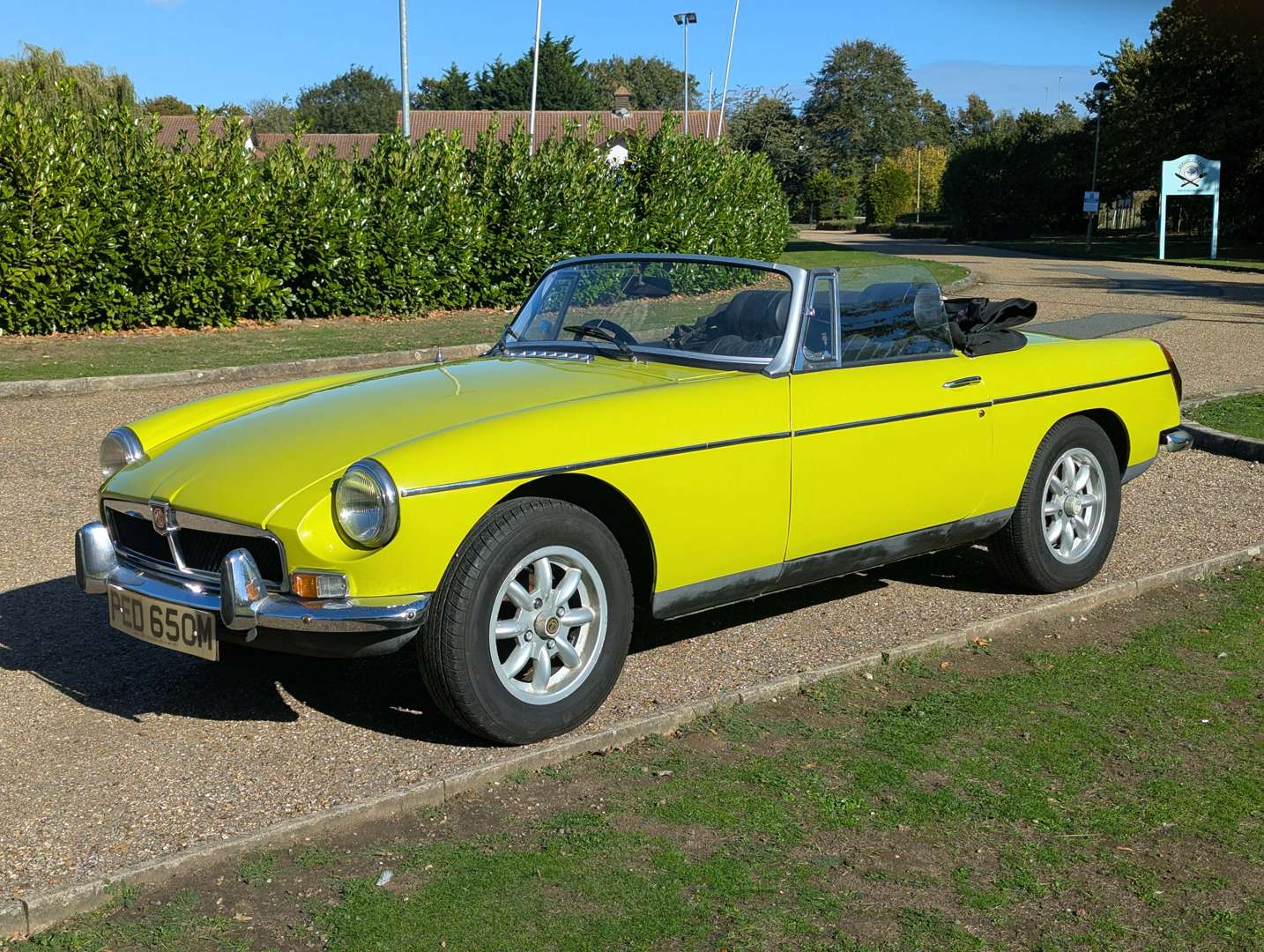 <p>1973 MG B ROADSTER</p>