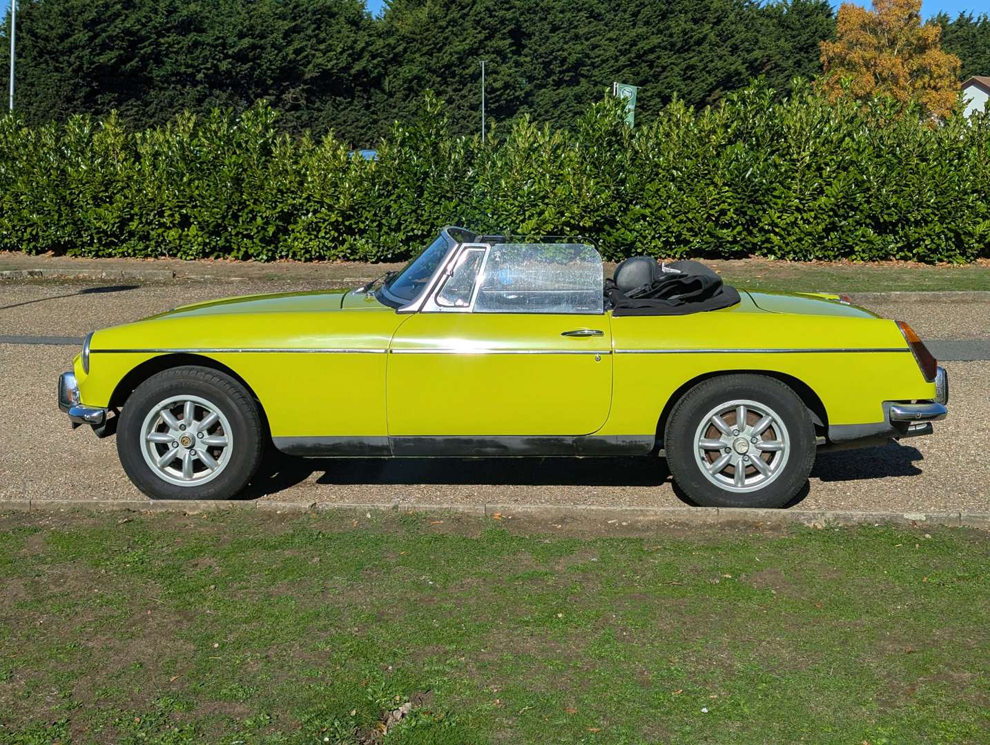 <p>1973 MG B ROADSTER</p>