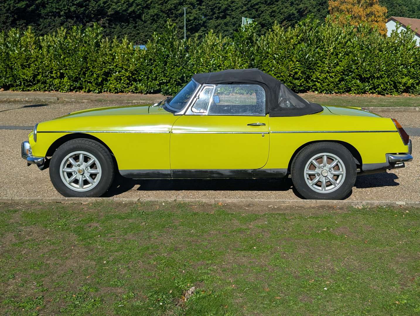 <p>1973 MG B ROADSTER</p>
