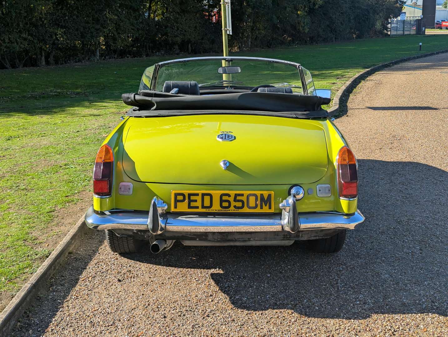 <p>1973 MG B ROADSTER</p>