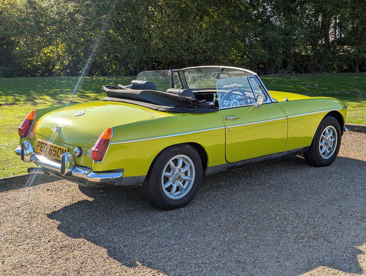 <p>1973 MG B ROADSTER</p>