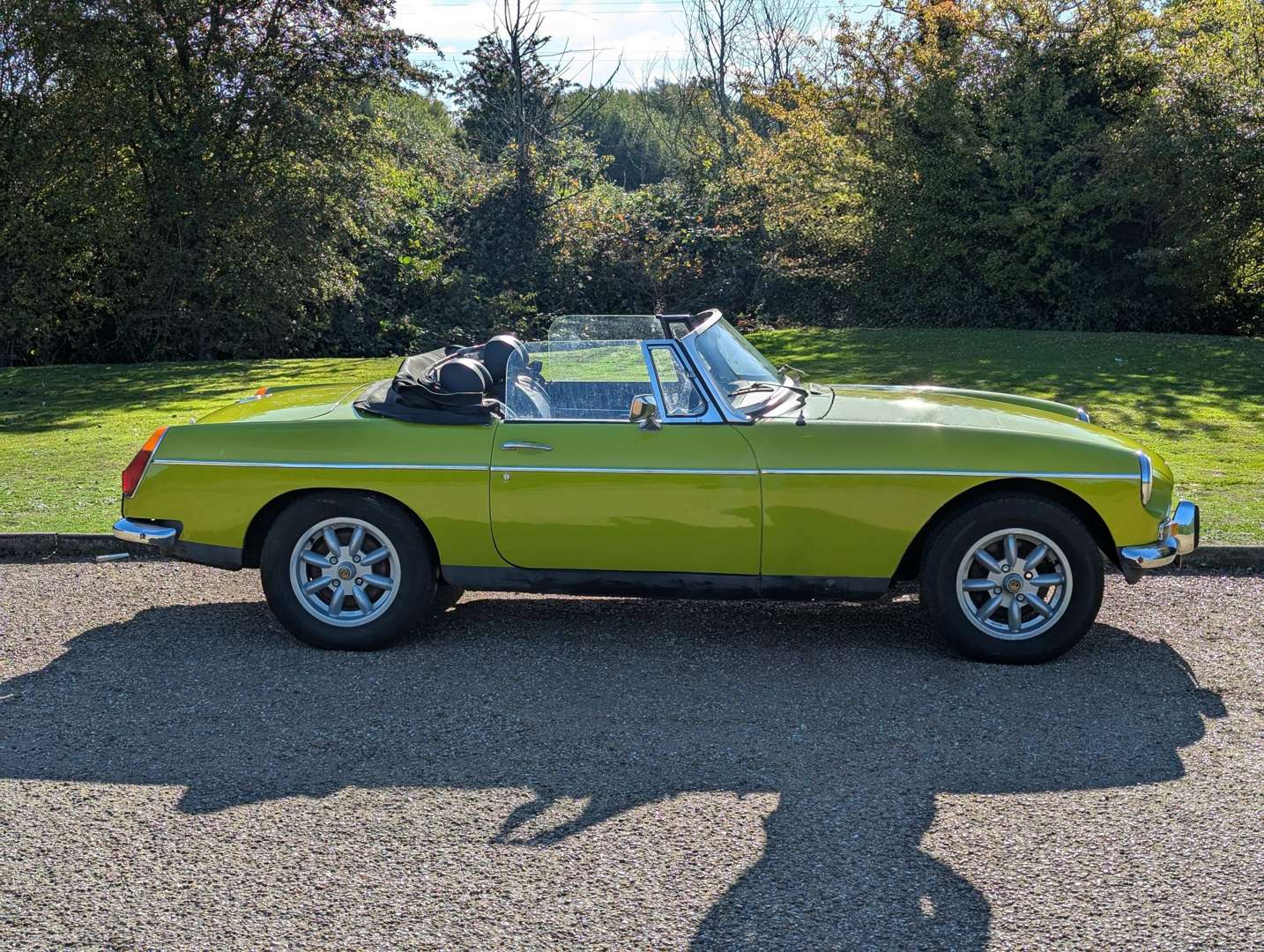<p>1973 MG B ROADSTER</p>