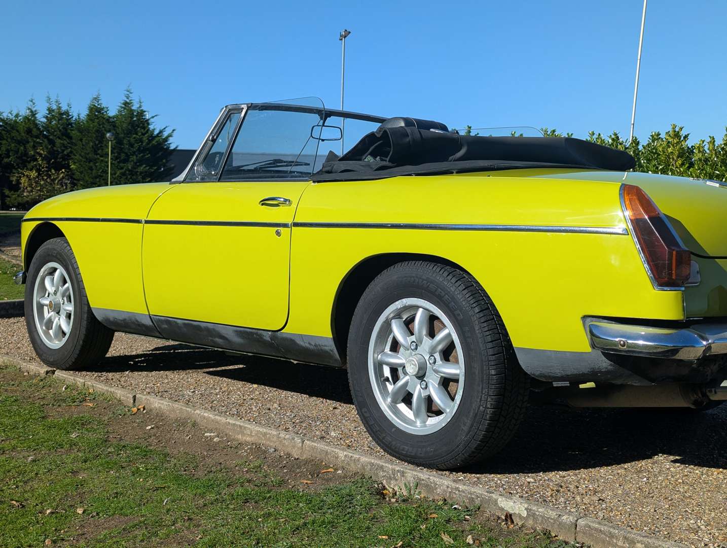 <p>1973 MG B ROADSTER</p>