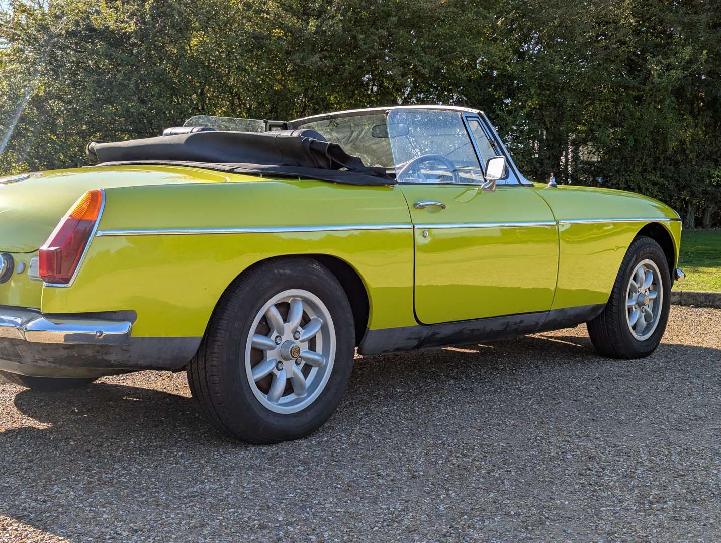 <p>1973 MG B ROADSTER</p>