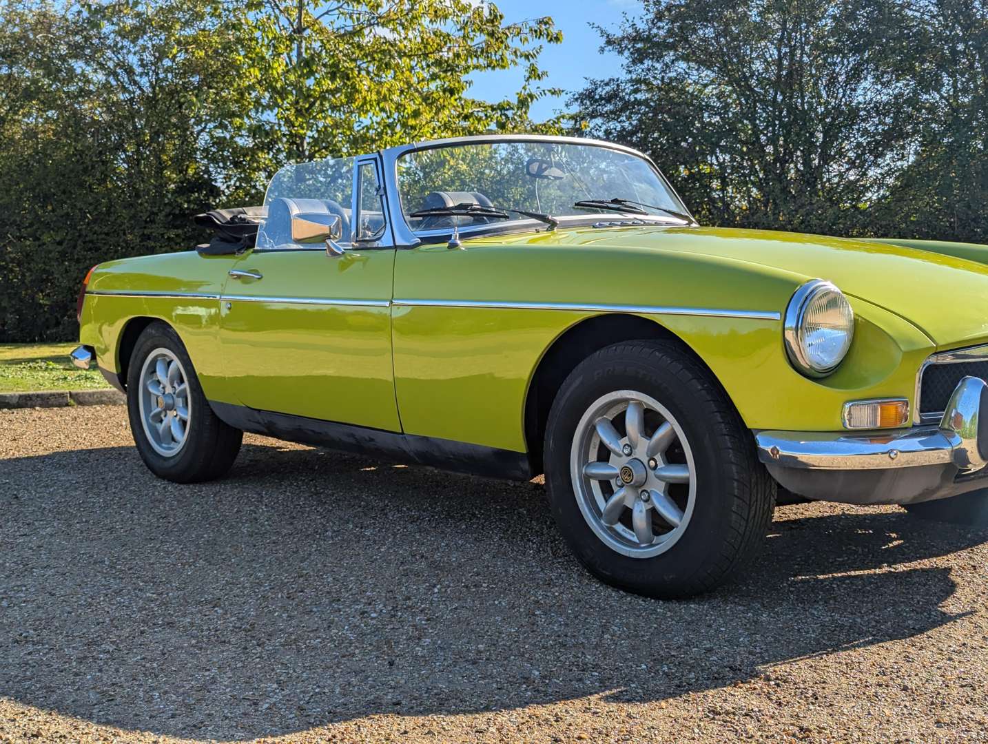<p>1973 MG B ROADSTER</p>
