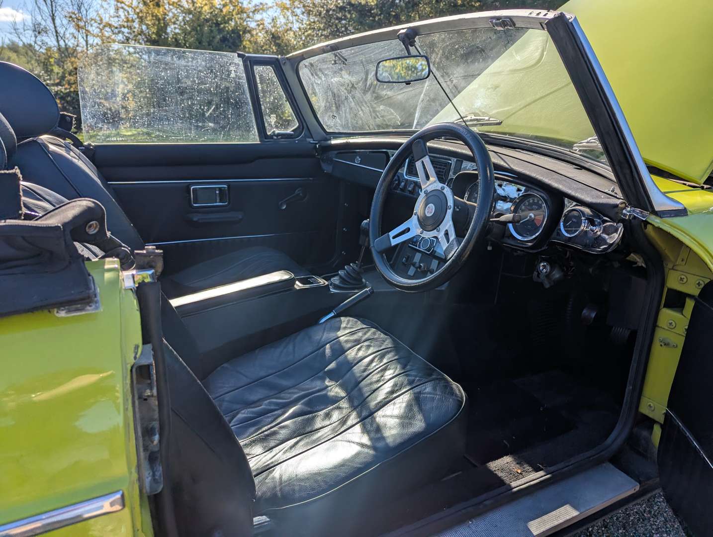 <p>1973 MG B ROADSTER</p>