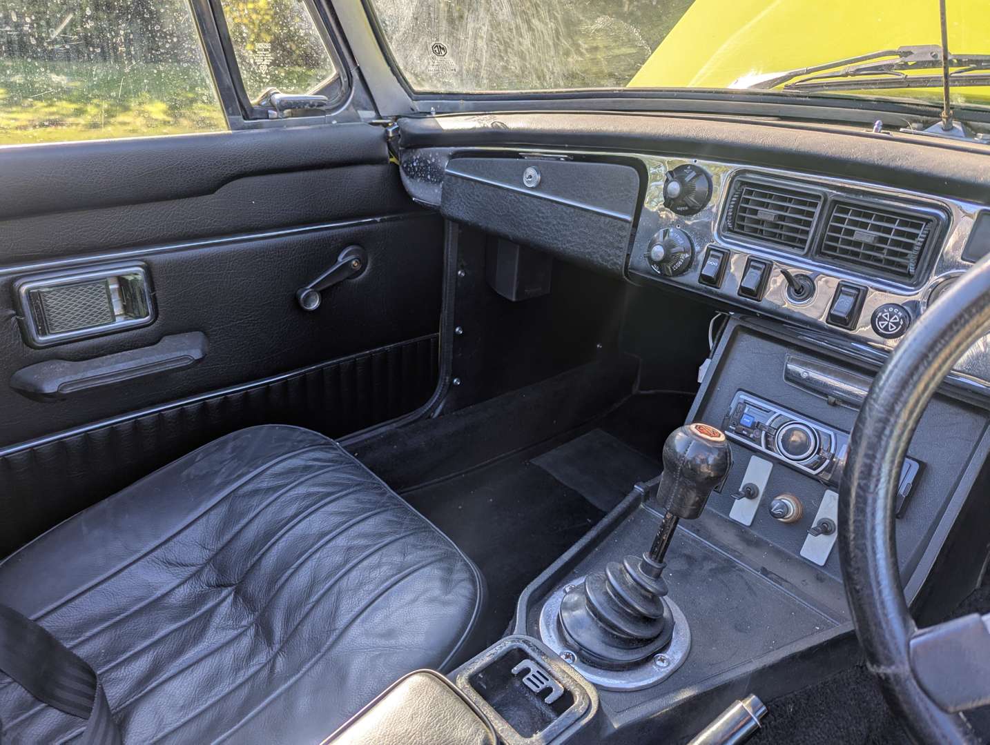 <p>1973 MG B ROADSTER</p>