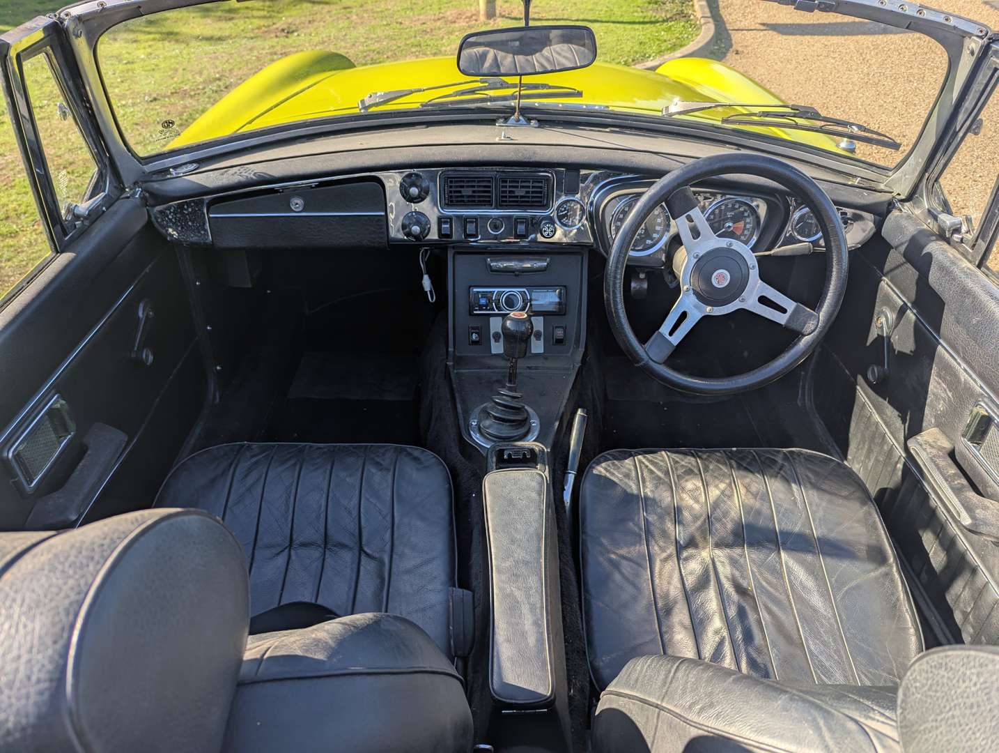 <p>1973 MG B ROADSTER</p>