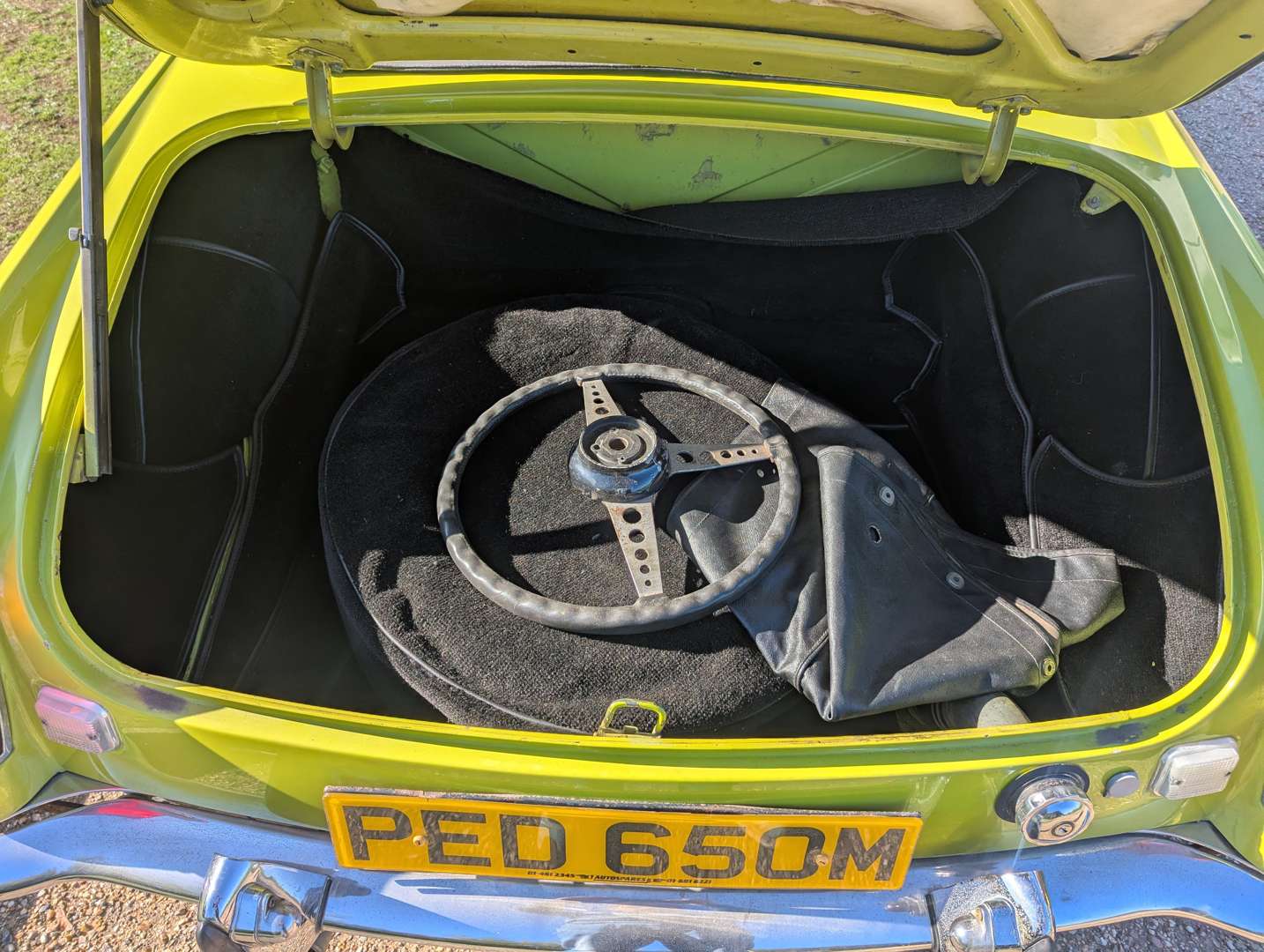 <p>1973 MG B ROADSTER</p>