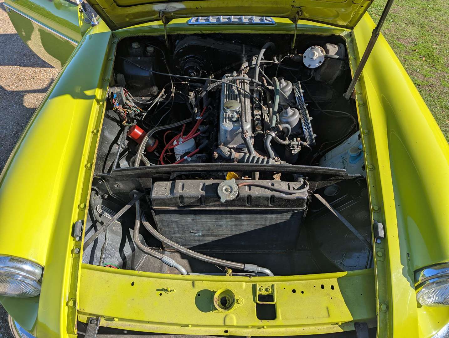 <p>1973 MG B ROADSTER</p>