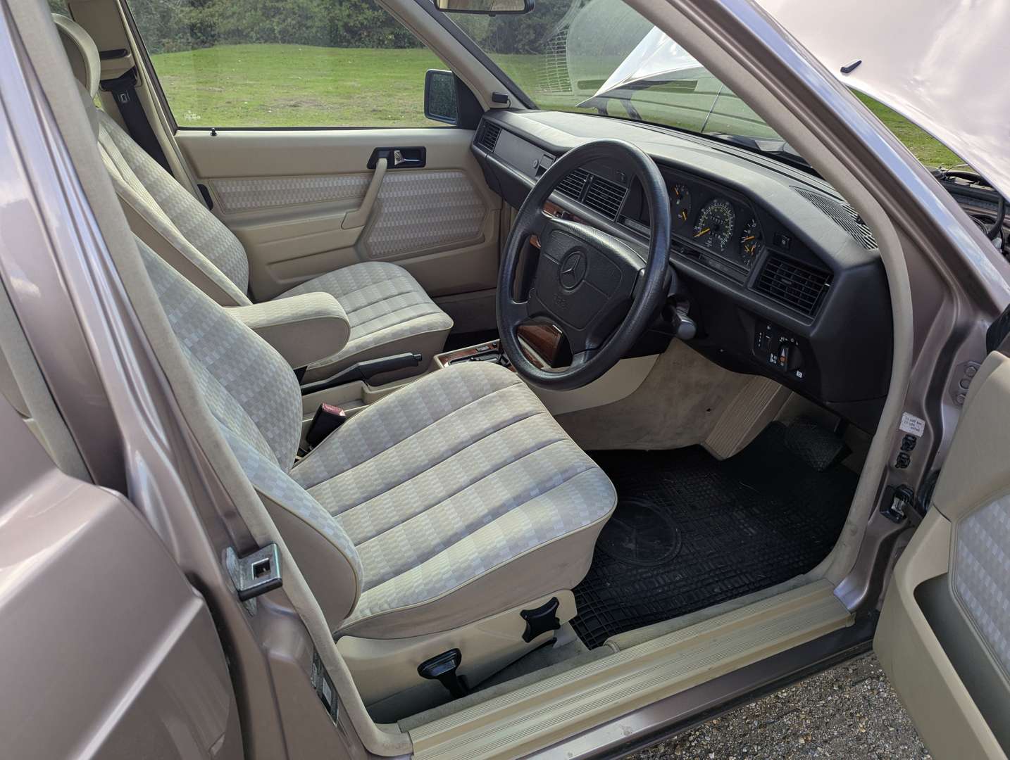 <p>1993 MERCEDES 190E 2.0 AUTO</p>