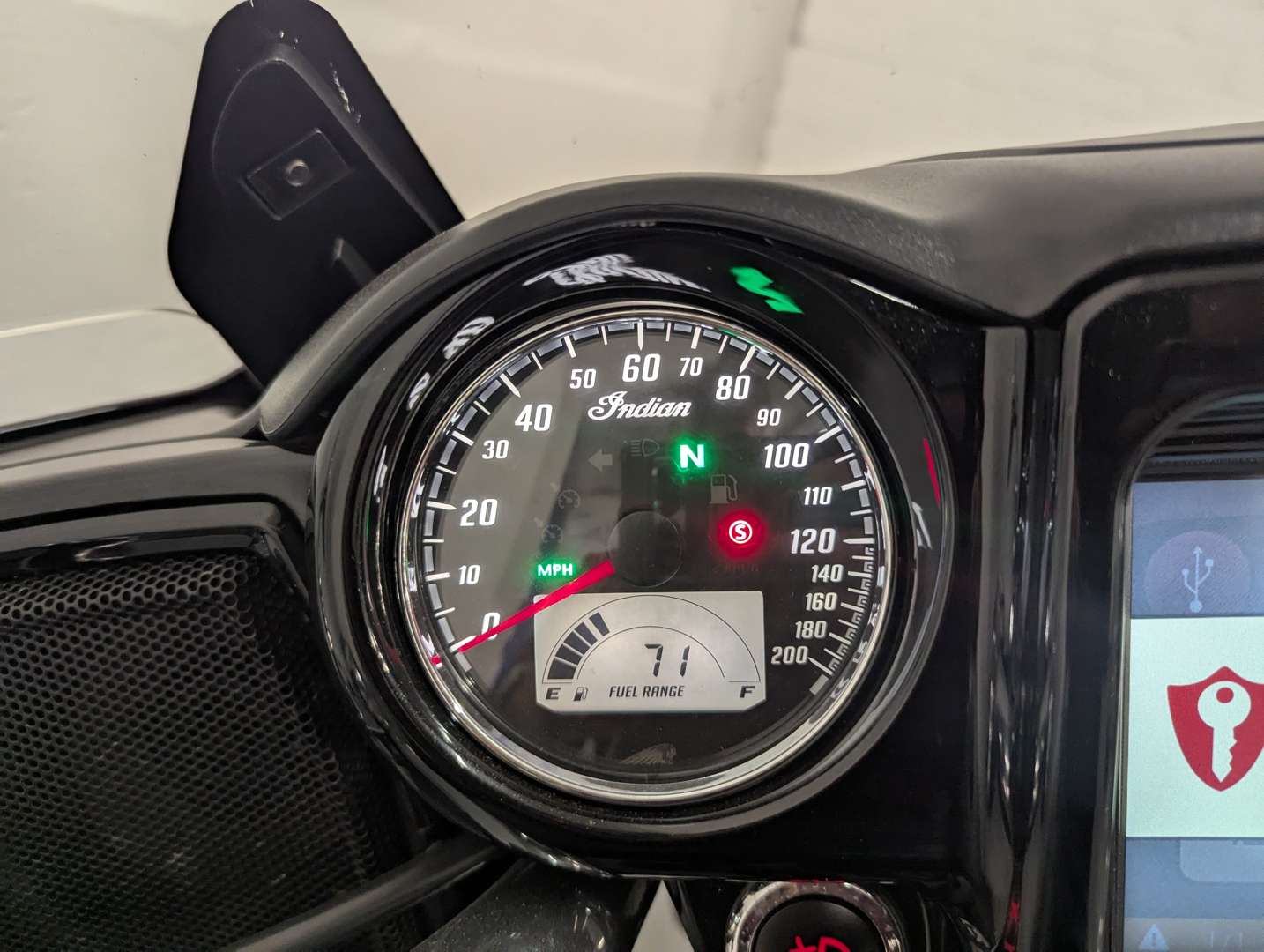 <p>2018 INDIAN CHIEFTAIN LIMITED</p>