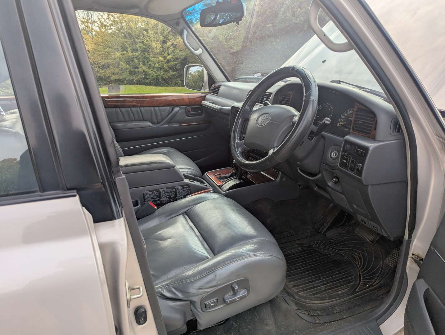 <p>1996 TOYOTA LAND CRUISER VX 4.5 AUTO</p>