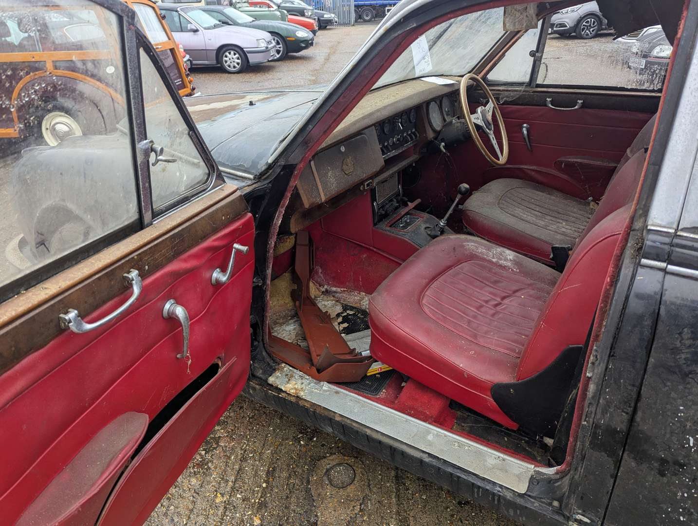 <p>1961 JAGUAR MKII 3.4</p>