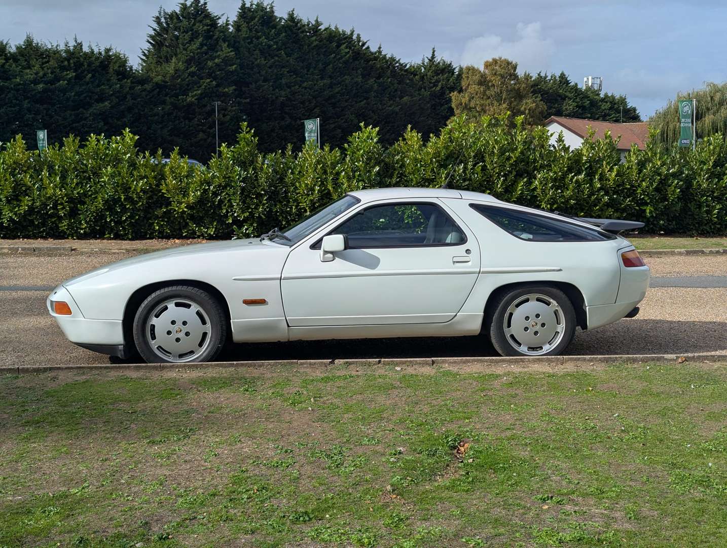<p>1989 PORSCHE 928 S4 AUTO</p>