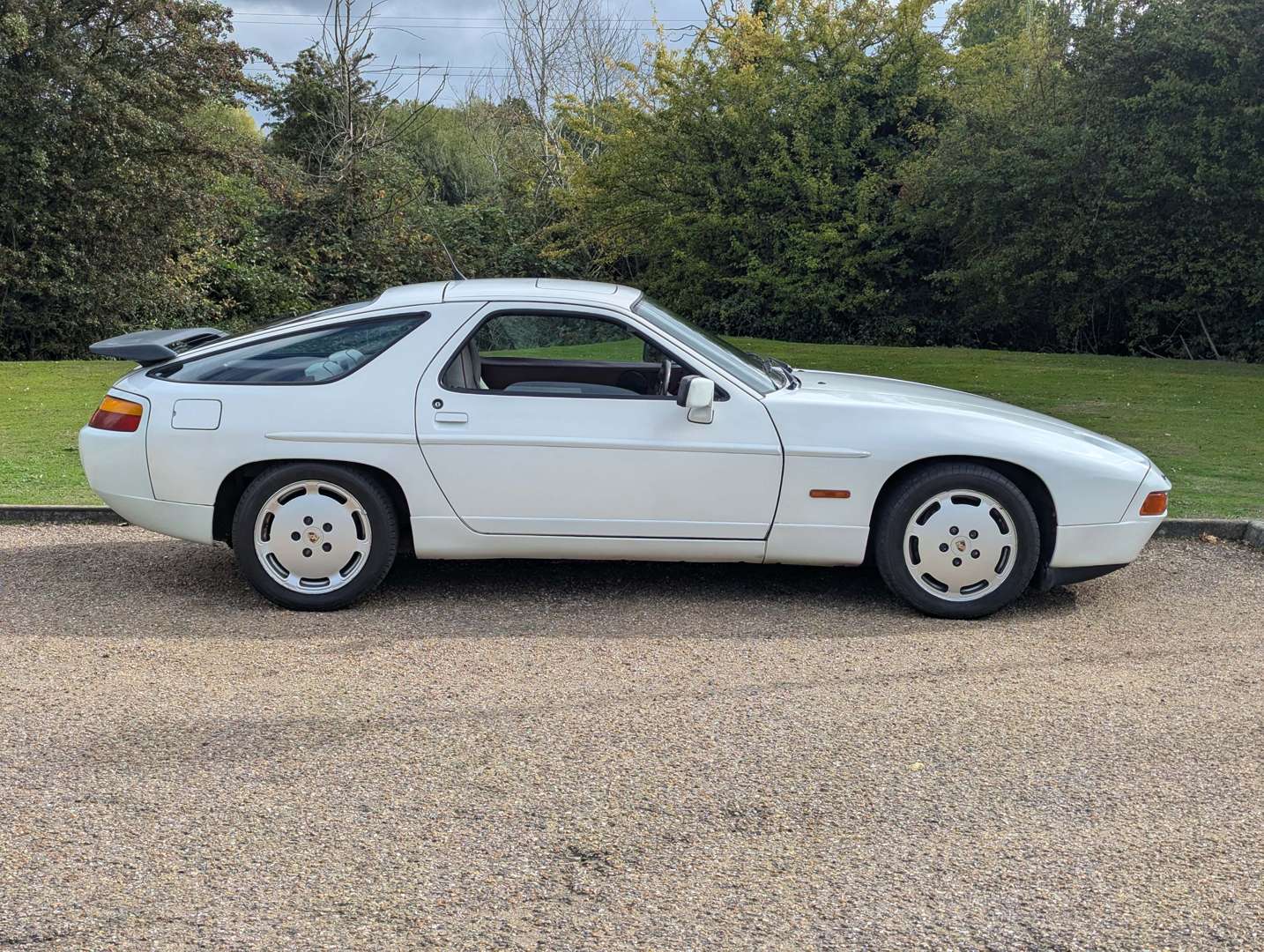 <p>1989 PORSCHE 928 S4 AUTO</p>