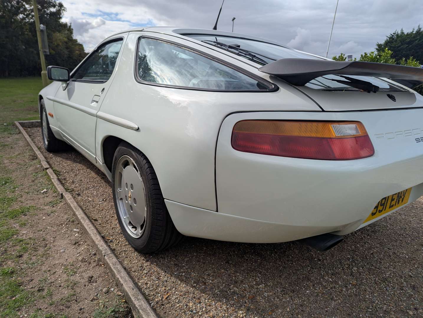 <p>1989 PORSCHE 928 S4 AUTO</p>