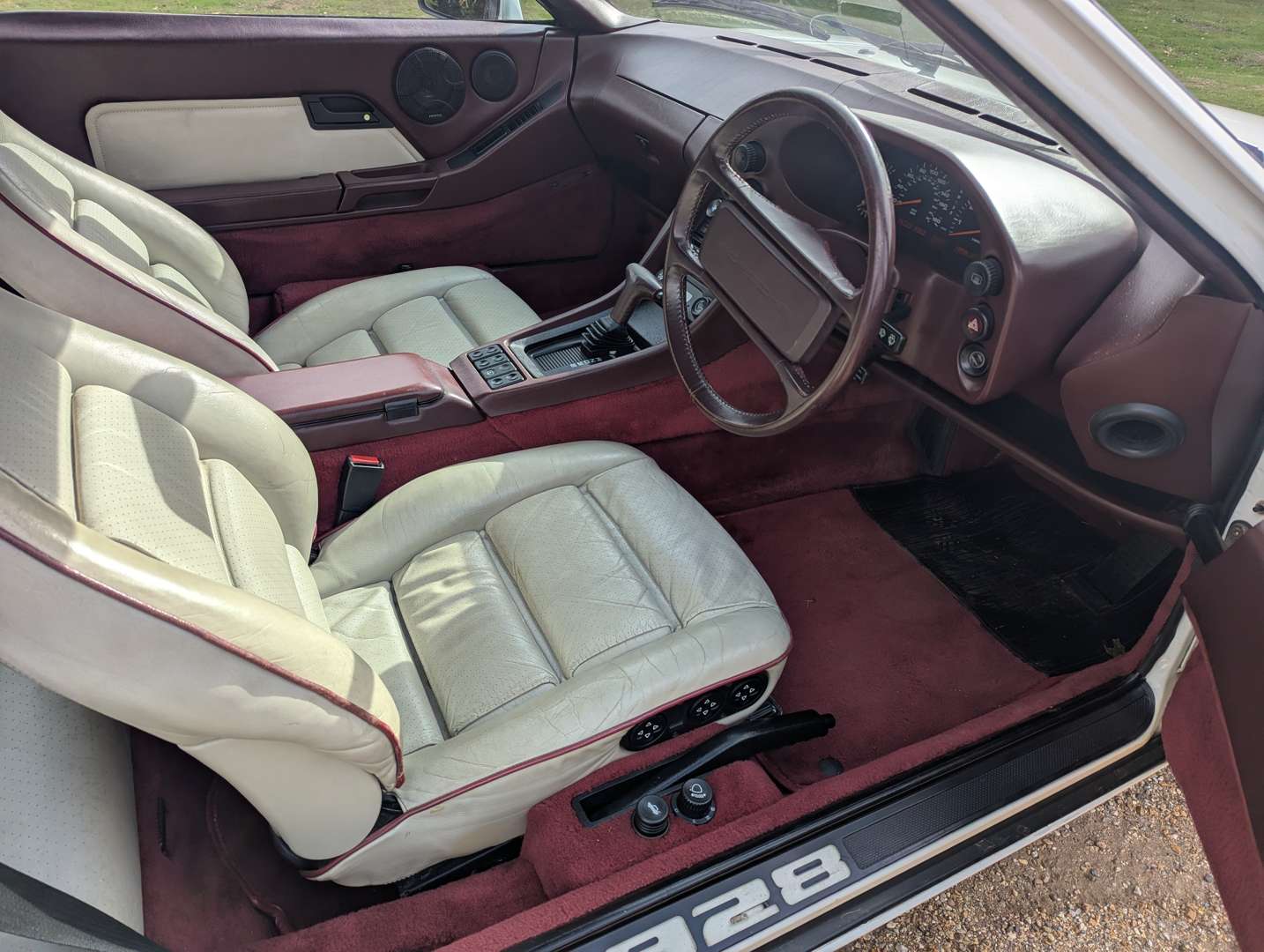 <p>1989 PORSCHE 928 S4 AUTO</p>