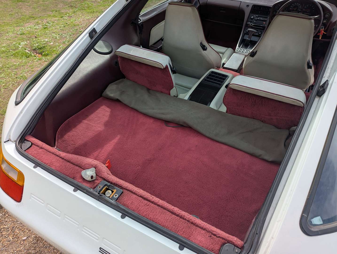 <p>1989 PORSCHE 928 S4 AUTO</p>