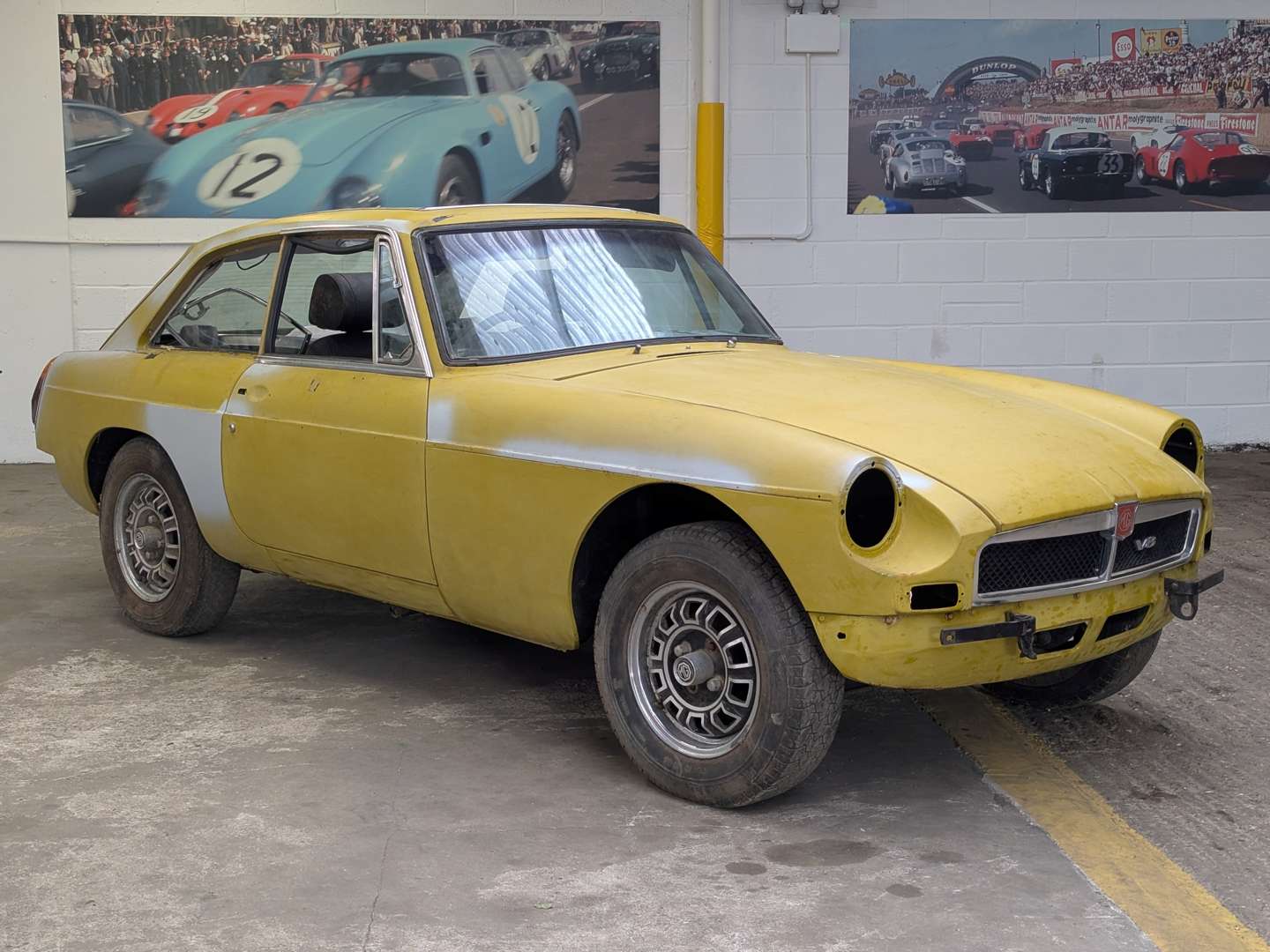 <p>1975 MG B GT V8</p>